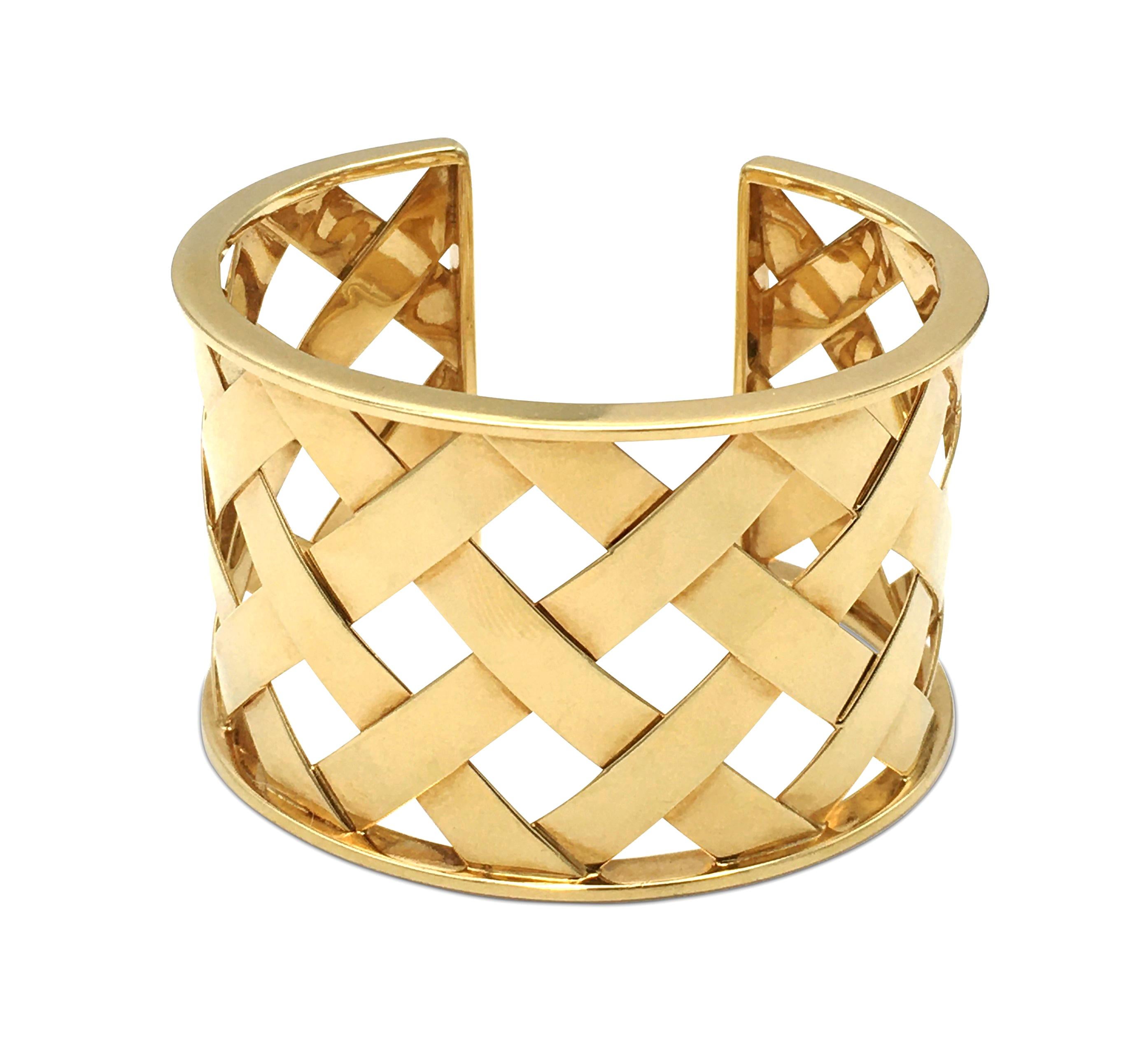 Verdura Yellow Gold Criss Cross Cuff In Excellent Condition In New York, NY