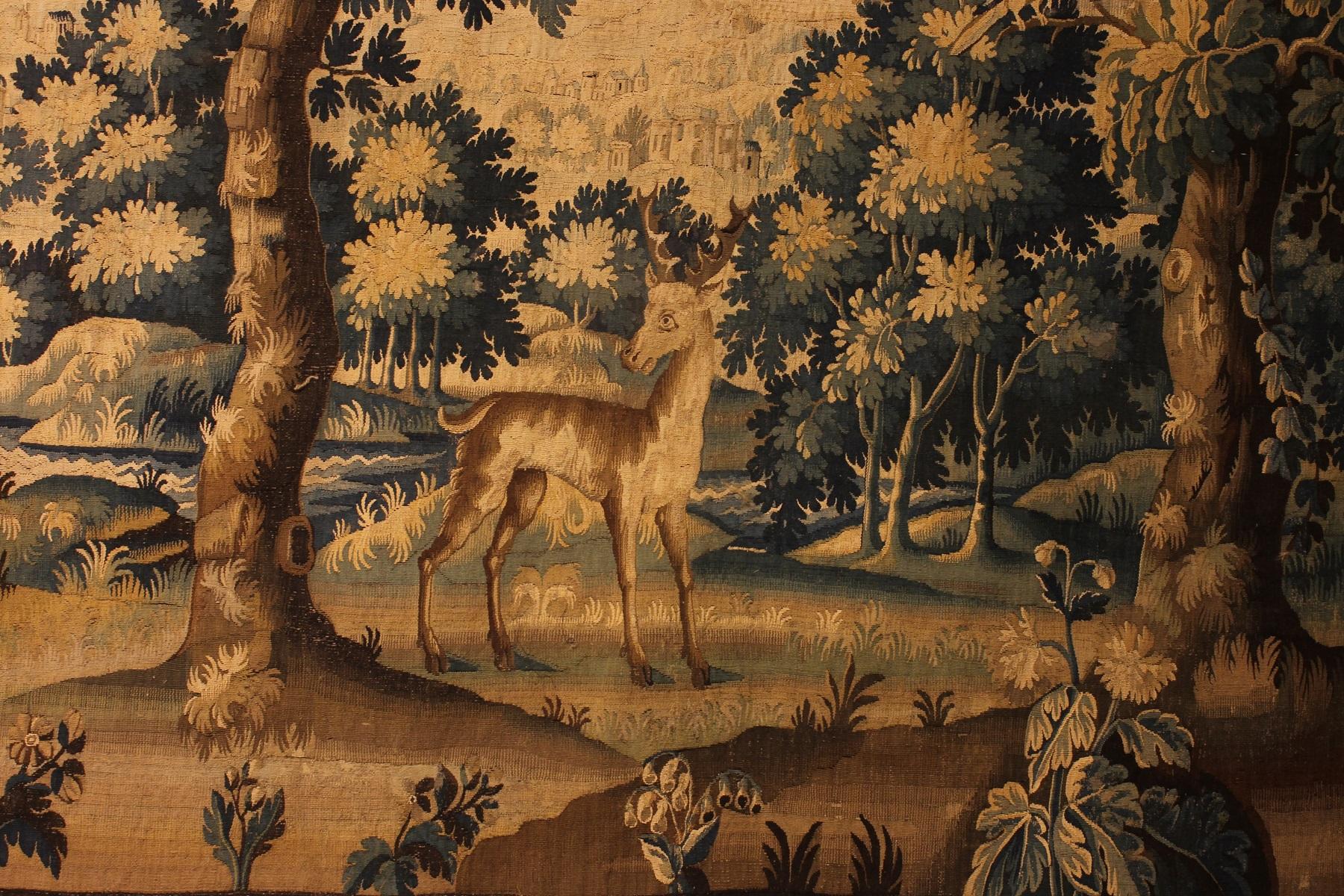 Verdure Tapestry From Flanders From The 17th Century In Good Condition For Sale In Brussels, Brussels