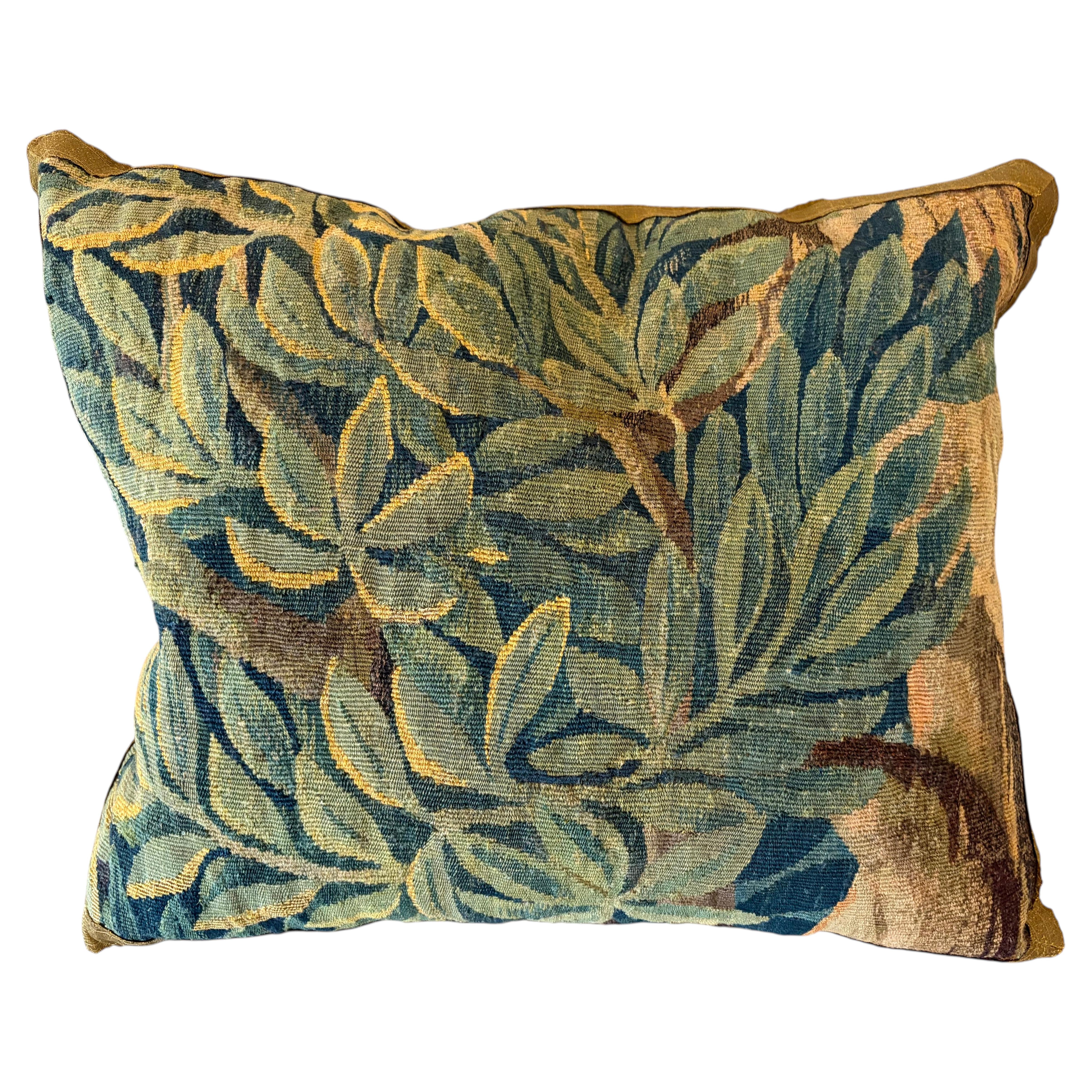Coussin « Verdure » en tapisserie
