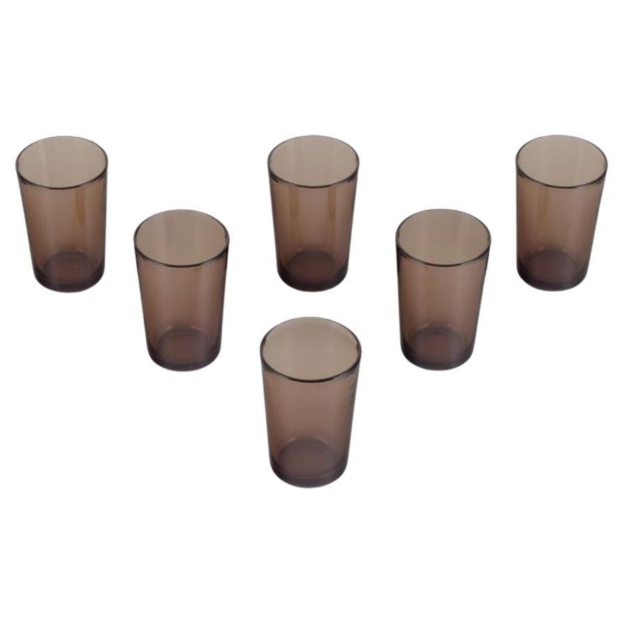 Vereco, Francia. Juego de seis vasos de vidrio artístico ahumado. 1970s.
