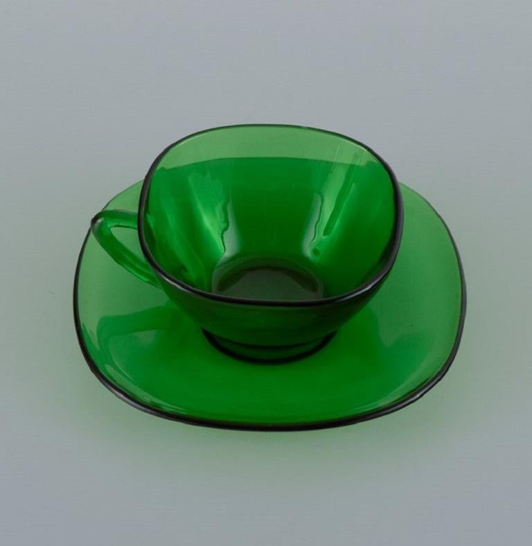 Vereco, France, a set of twelve teacups with matching saucers and a bowl.
Green art glass. Approx. 1970s.
Marked.
In perfect condition.
Cup measures D 8.5 (without handle) x H 4.5 cm.
Saucer D 5.5 cm.
Bowl measures D 13.5 x H 7.0 cm.