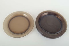 Vereco, France. Set of six dinner plates in smoked glass. 1970s.