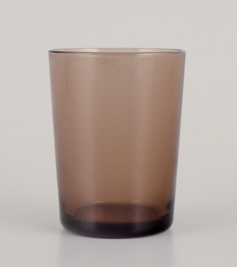 Vereco, Francia.  Juego de seis vasos pequeños de vidrio artístico ahumado. 1970s. Francés en venta