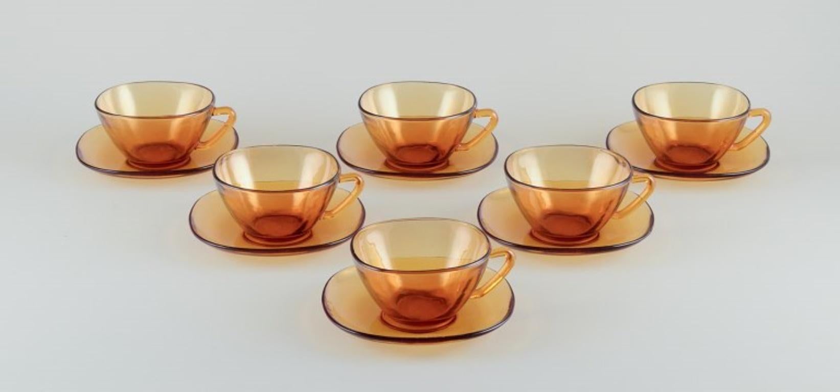 Vereco, France. Six-person tea set in amber glass. Modernist design.
From the 1970s.
Marked.
In good condition with minimal signs of use.
Cup: D 10.8 cm without handle x H 6.0 cm.
Saucer: 15.0 cm.