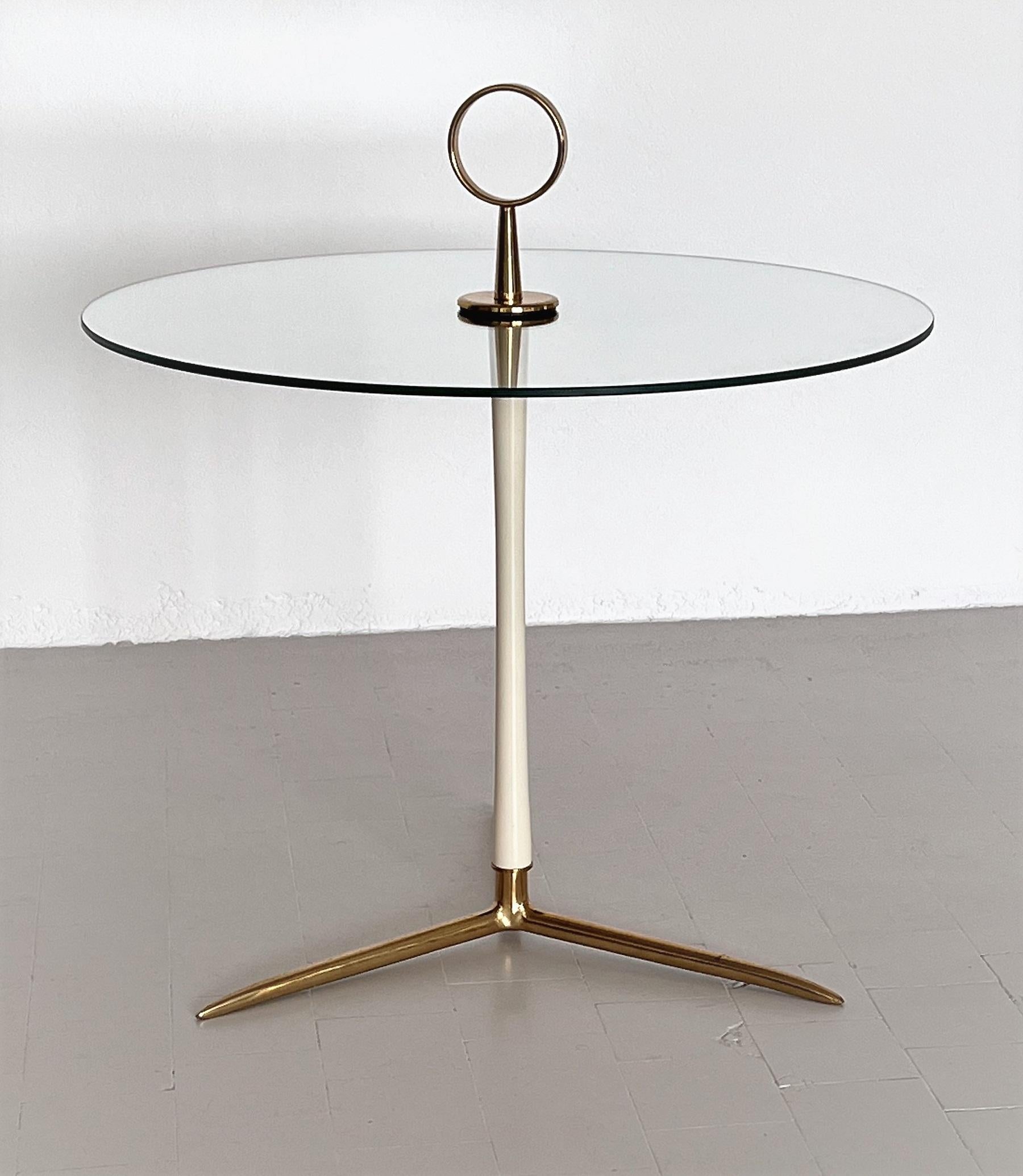 German Midcentury Side Table in Brass and Glass by Vereinigte Werkstätten, 1970s In Good Condition For Sale In Morazzone, Varese