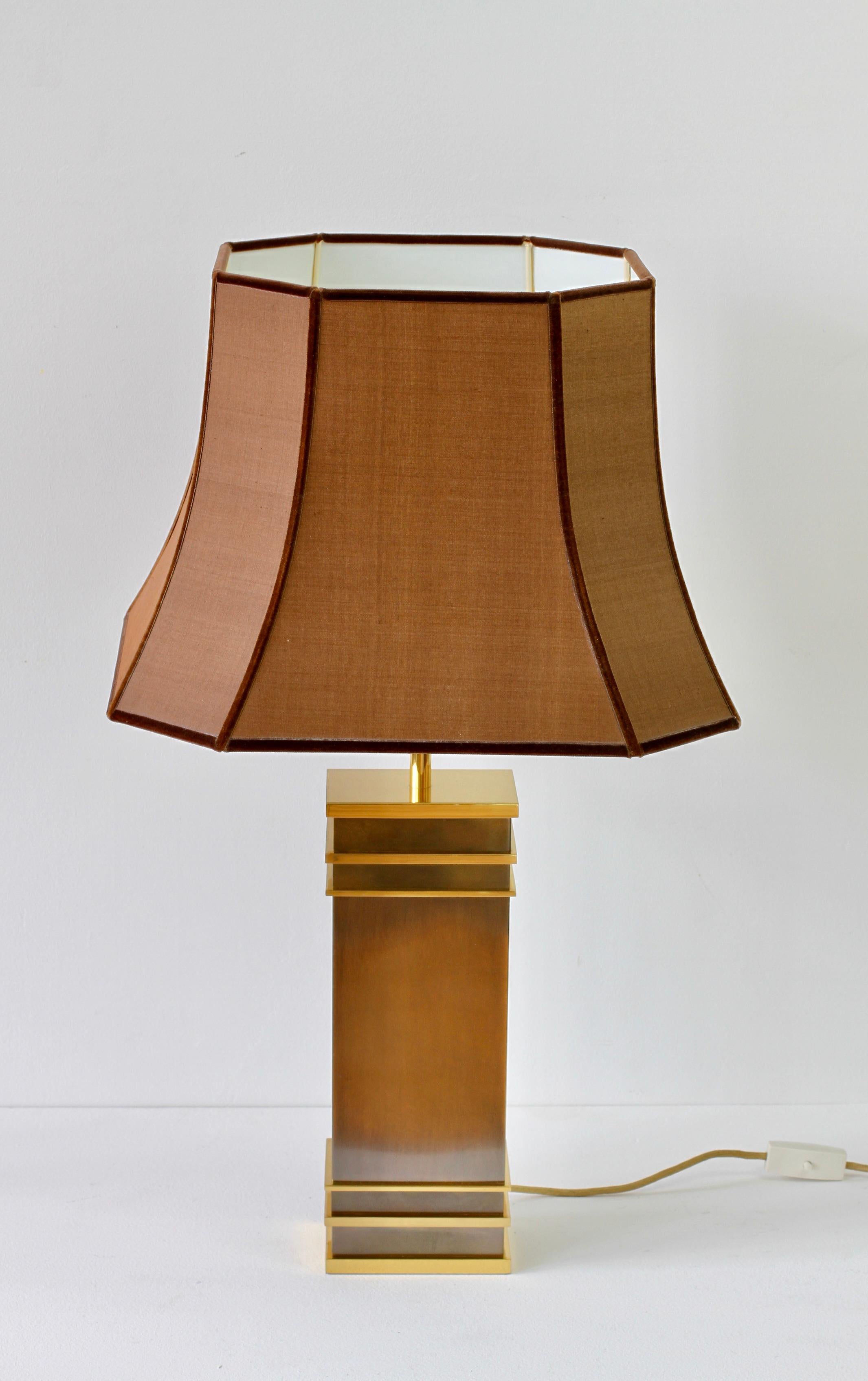 German Vereinigte Werkstätten Patinated Bronze and Brass Maison Jansen Style Table Lamp For Sale