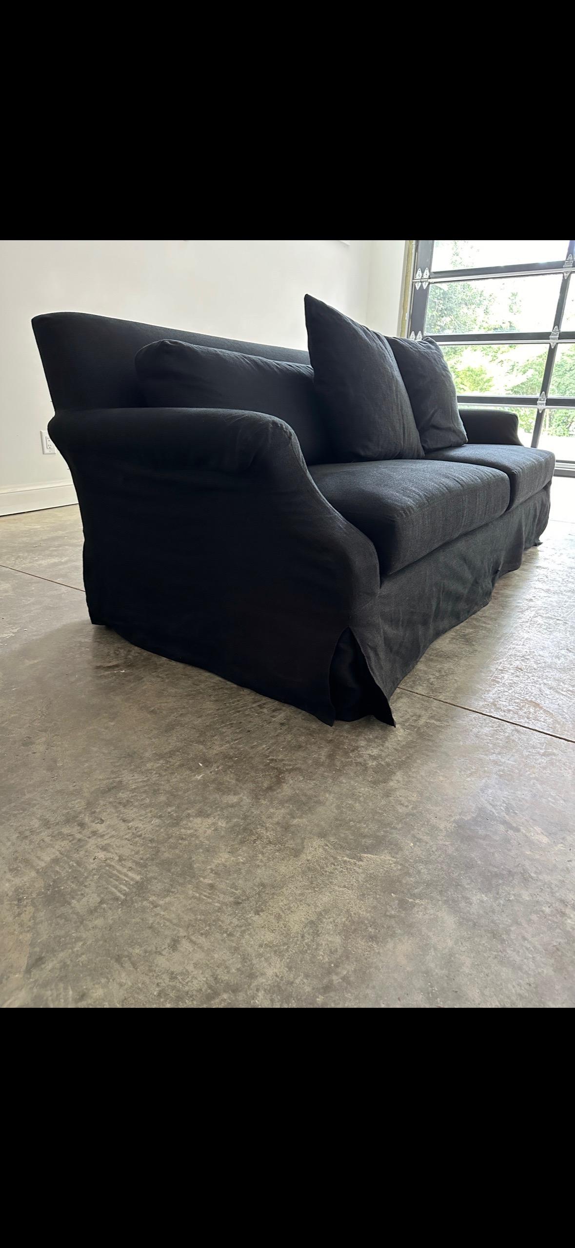 Canapé en lin noir recouvert d'une housse Verellen Bon état - En vente à Nashville, TN