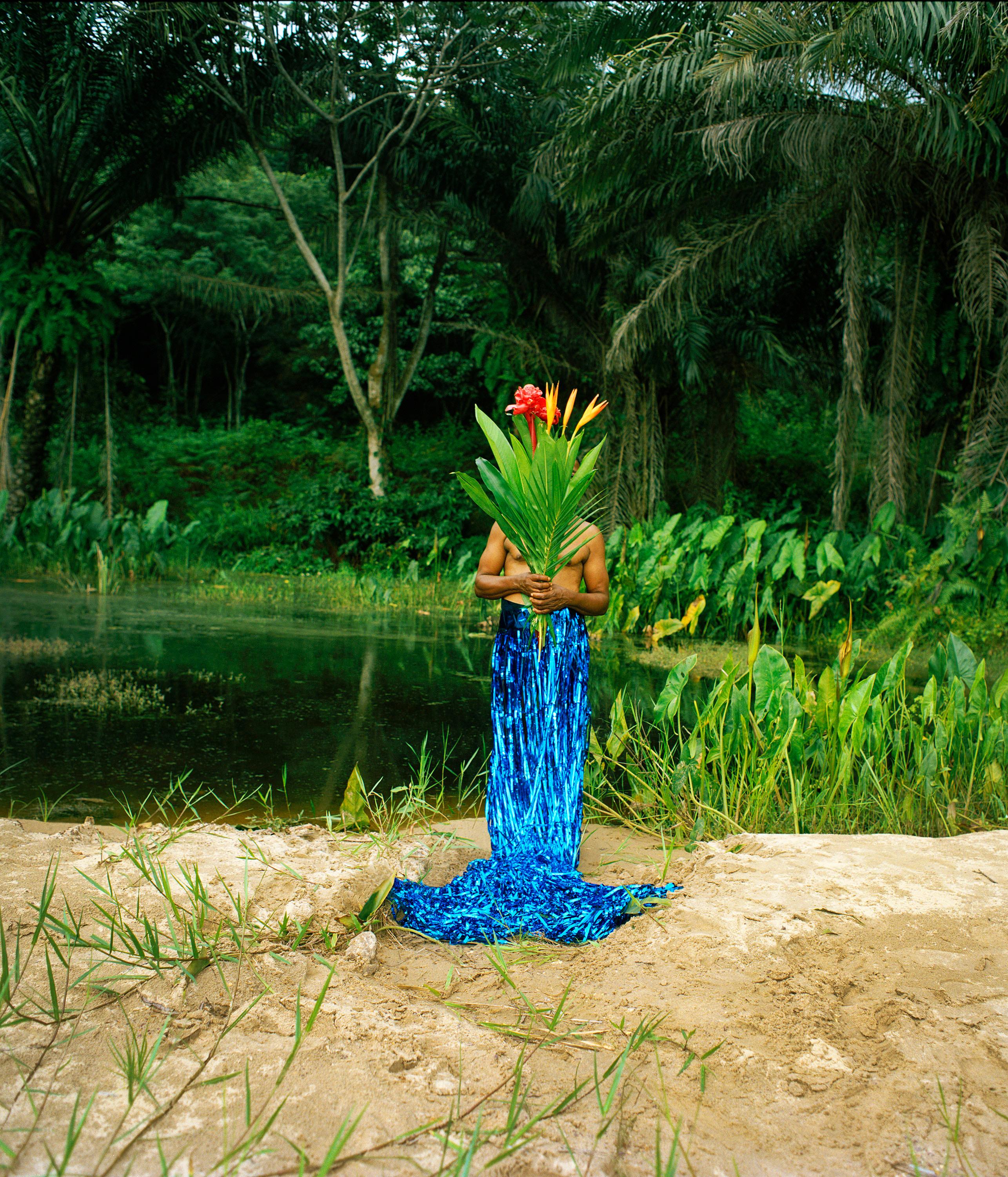 Portrait Photograph Verena Prenner - Mama Wata - Édition de photographies de paysages et de portraits d
animaux du 21e siècle