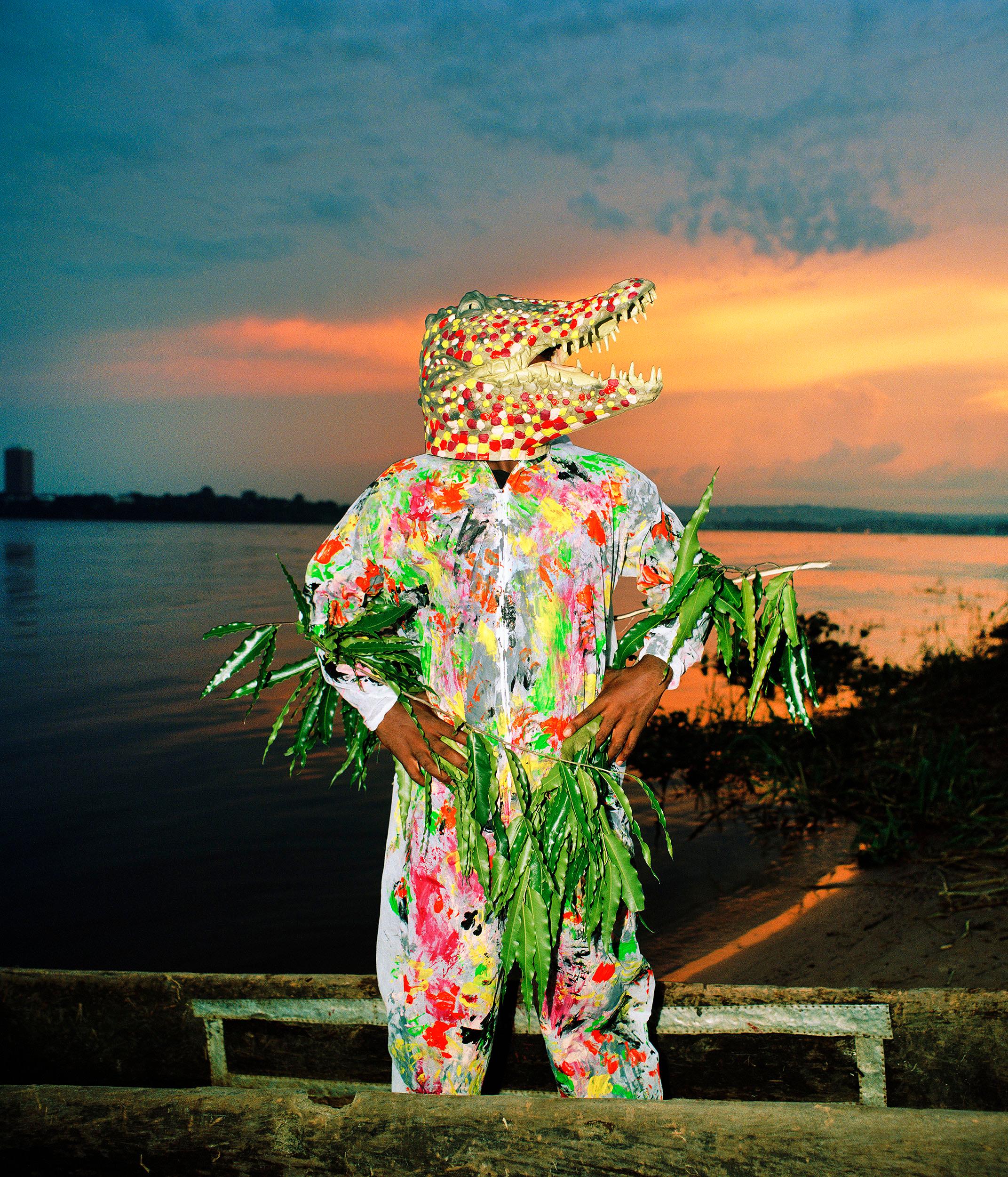 Le crocodile prêt pour la fête Ed. 2/5 - Photographie contemporaine de portraits d'animaux