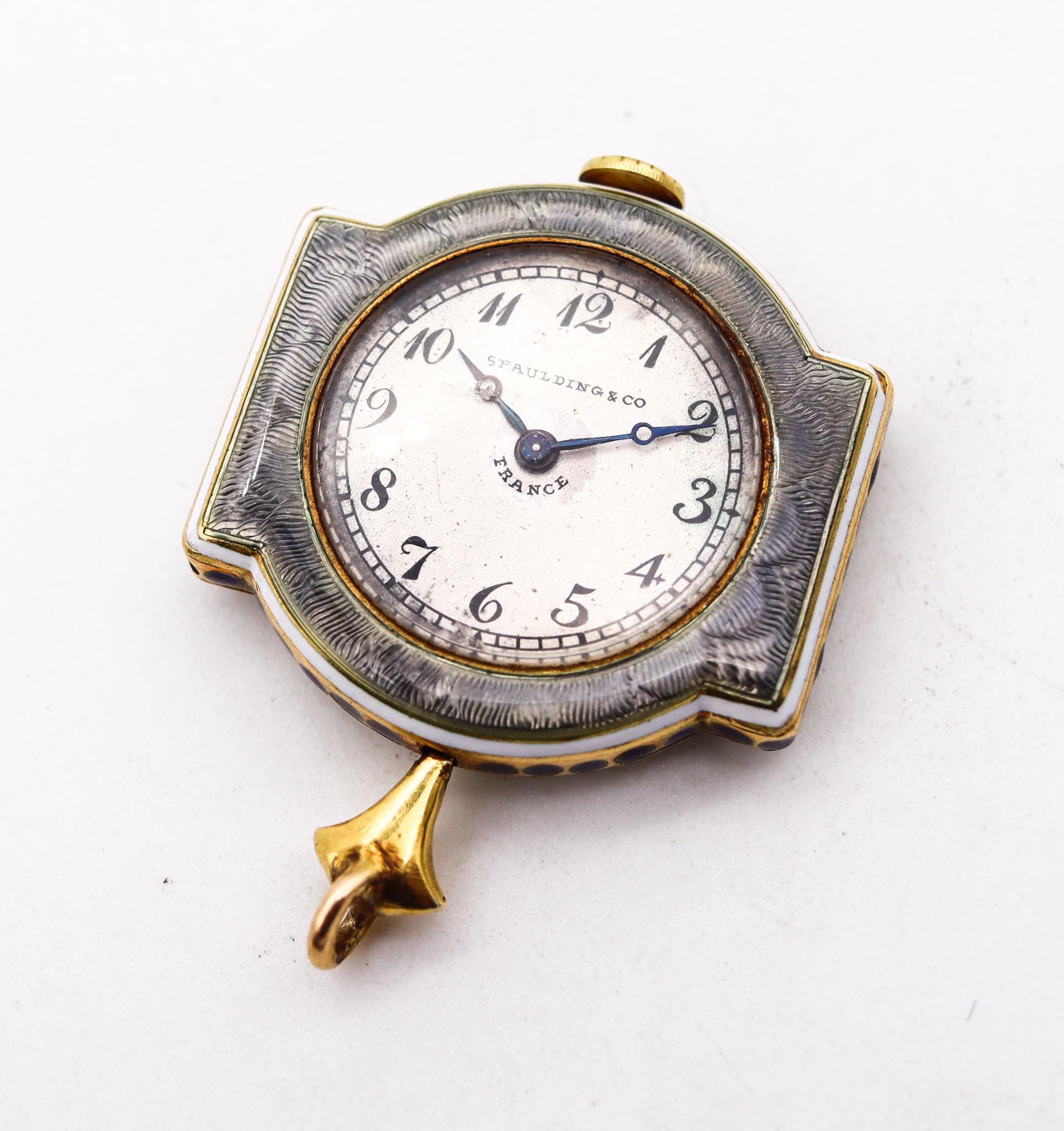 Montre néoclassique édouardienne conçue par Verger Frères pour Spaulding & Co.

Un fabuleux et magnifique pendentif de montre, créé par Ferdinand Verger Frères en platine, or jaune 18 carats, diamants et émail guilloché. Il s'agit d'une pièce unique