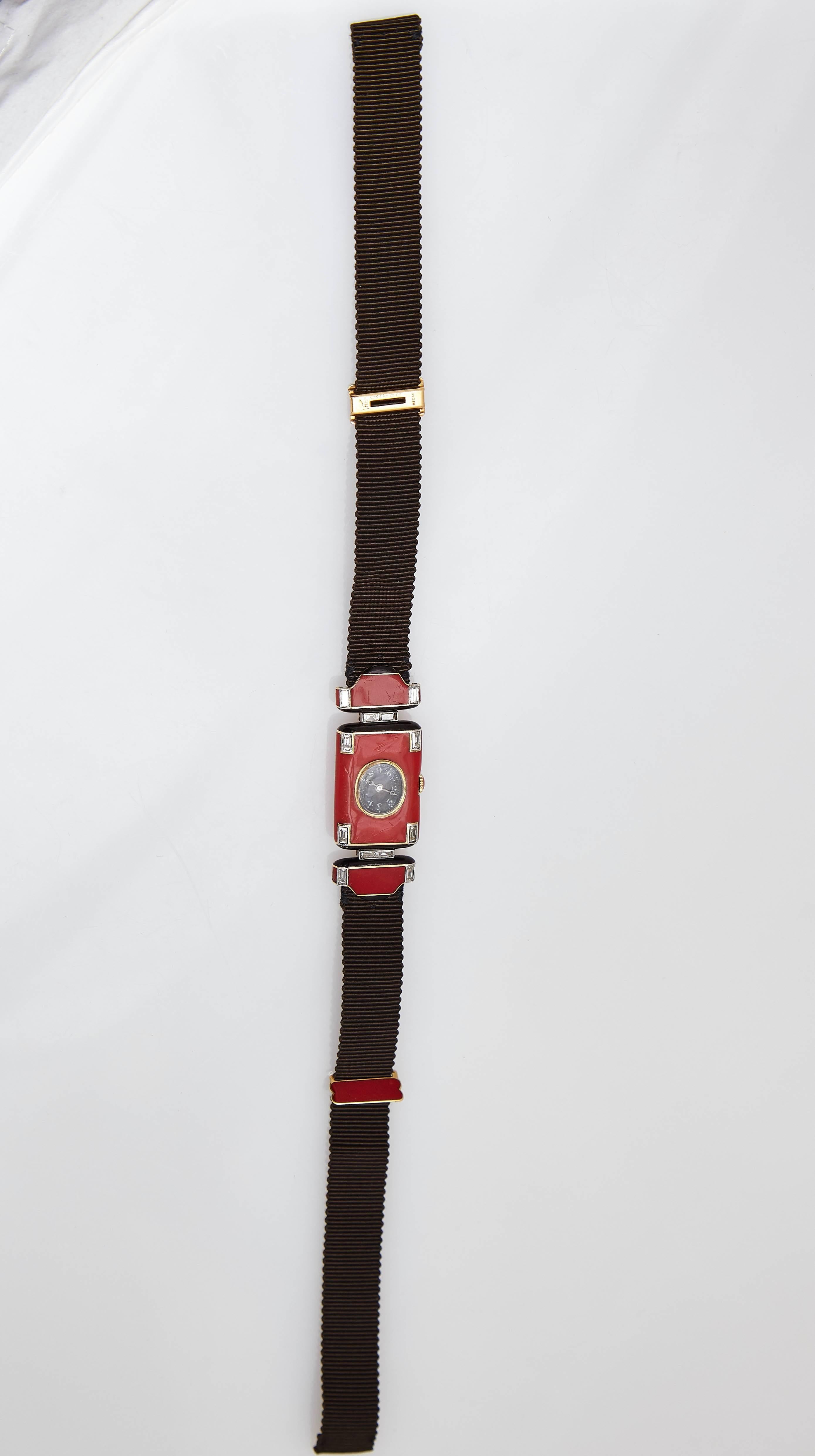 Verger Frères Montre-bracelet Art déco pour dames en platine, diamant et émail rouge, vers 1925 Pour femmes en vente