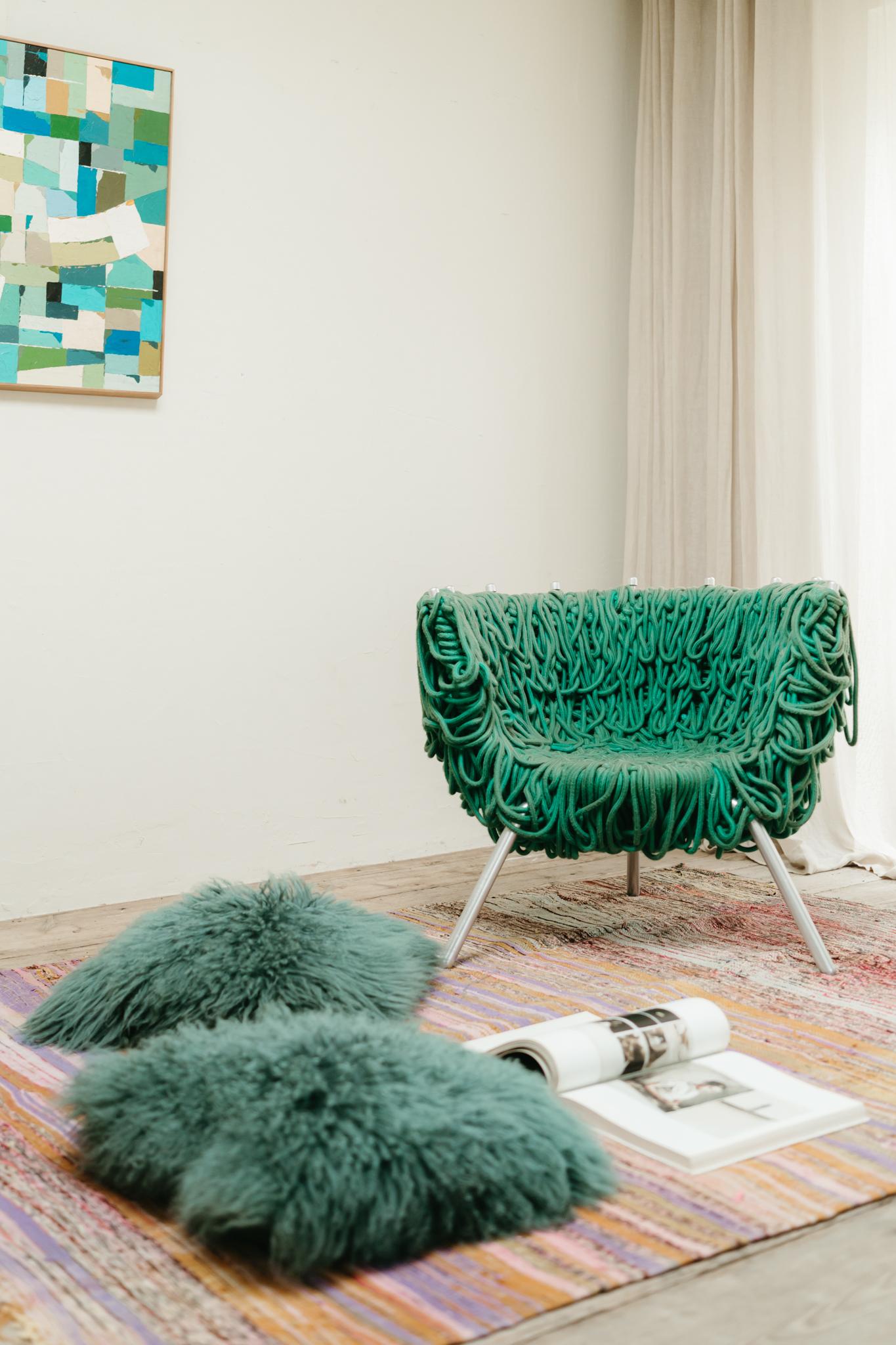 rare find in this green color the Vermelha chair by the brothers Campana,
love the design, faded color but still in very good vintage condition ...
