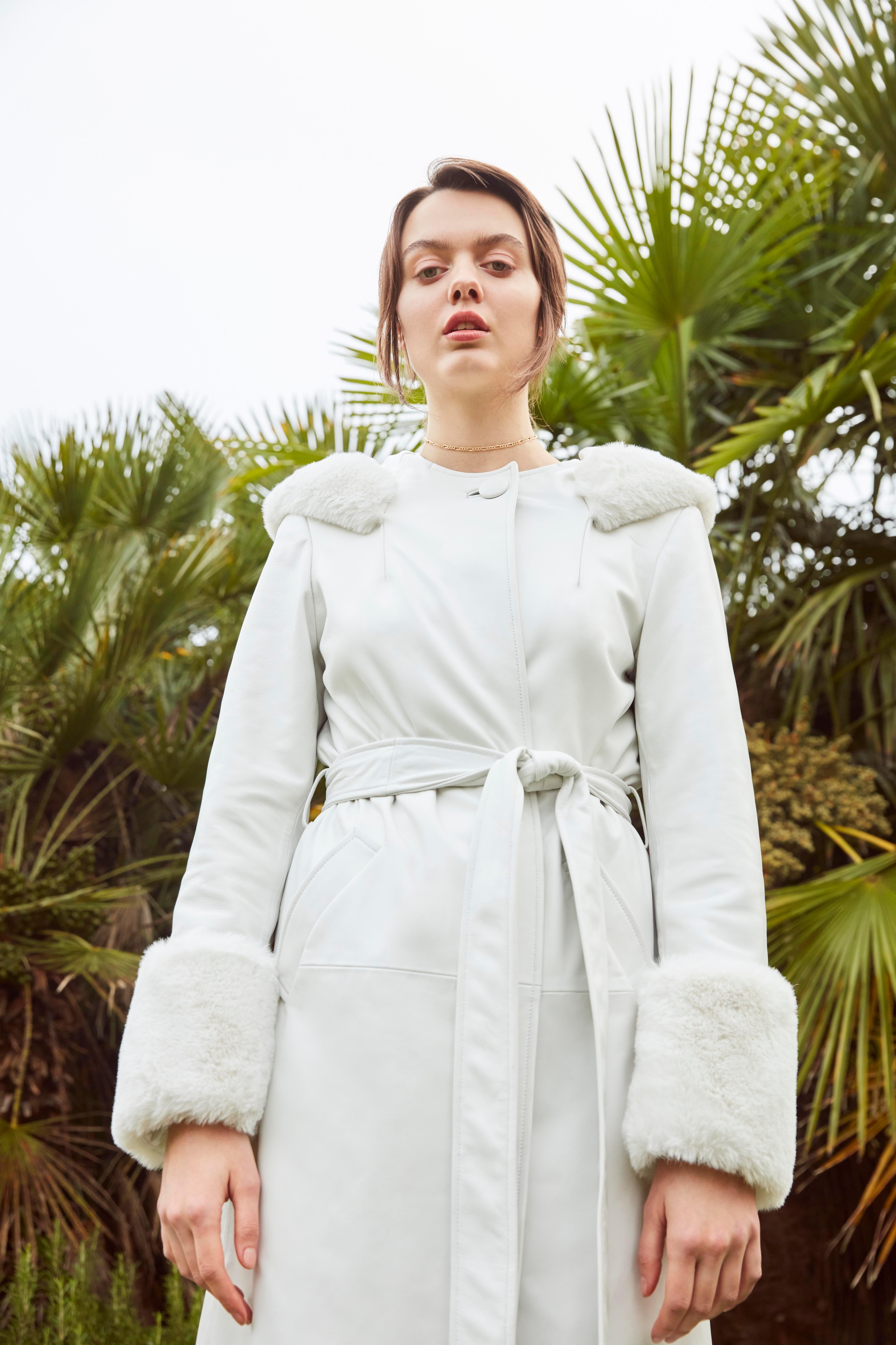 Verheyen Aurora Hooded Leather Trench Coat in White with Faux Fur - Size uk 10 For Sale 4