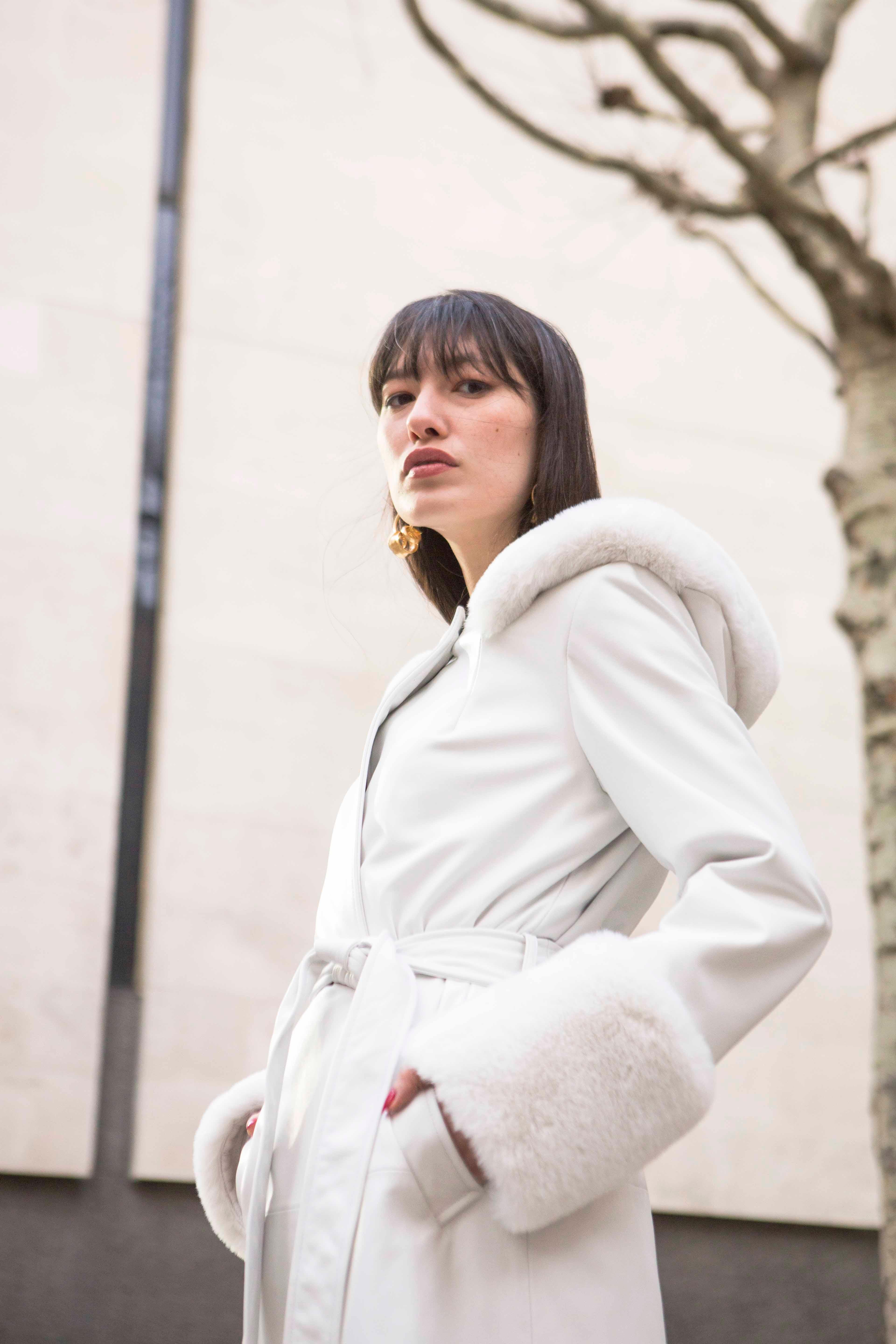 Verheyen Aurora Hooded Leather Trench Coat in White with Faux Fur - Size uk 12  In New Condition For Sale In London, GB