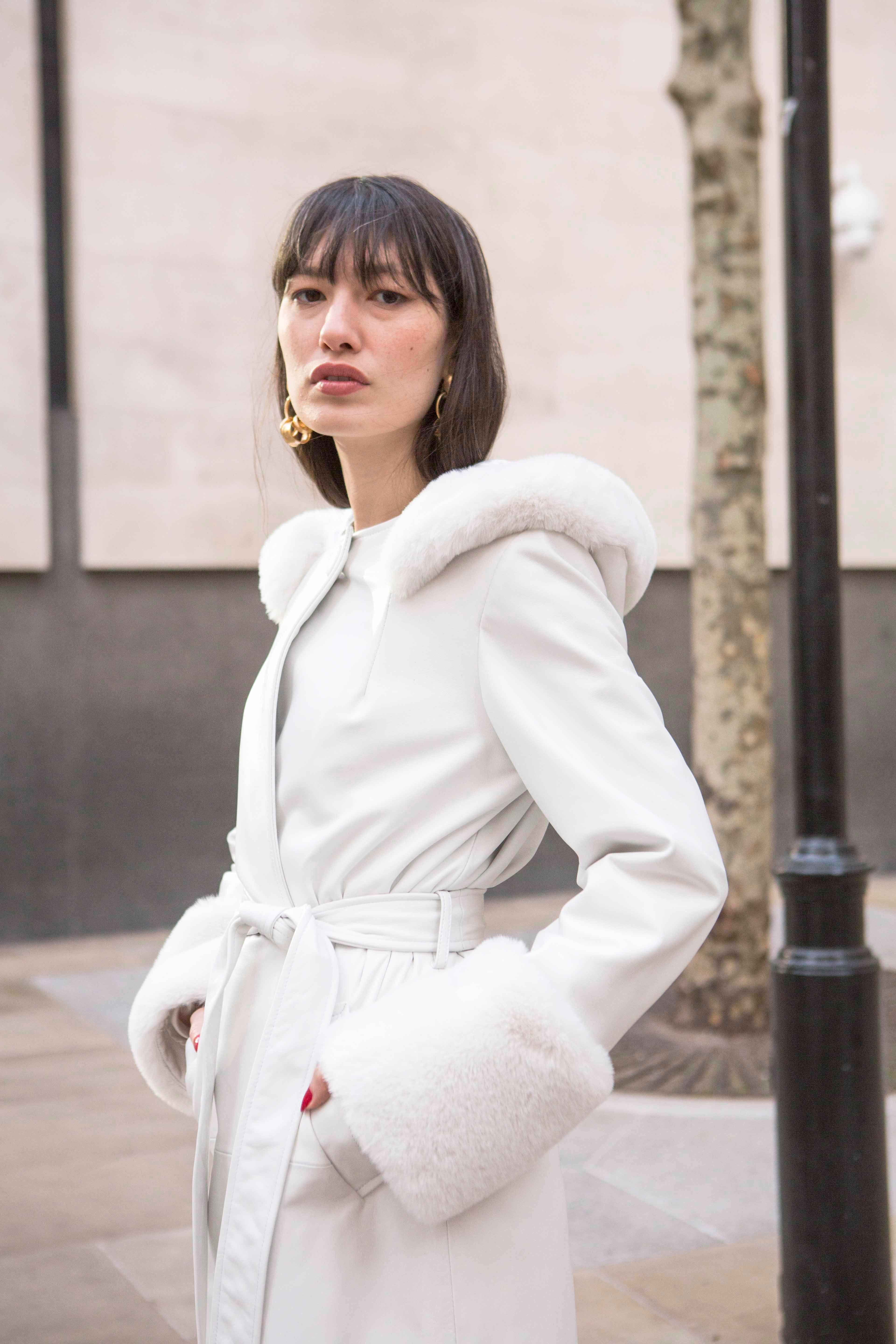 Verheyen Aurora Hooded Leather Trench Coat in White with Faux Fur - Size uk 12  In New Condition For Sale In London, GB