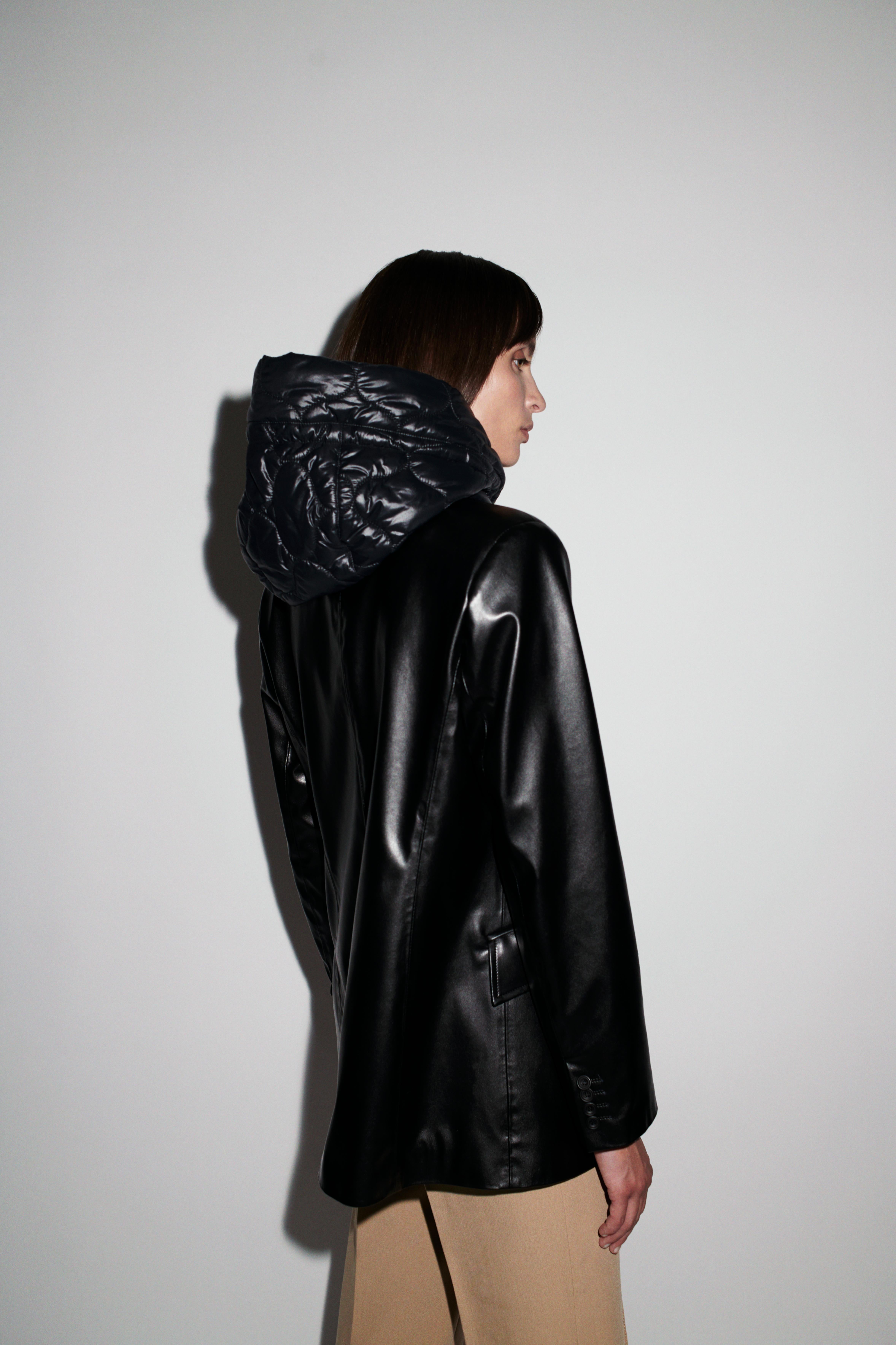 Verheyen London Aurora Quilted Hood with Tie For Sale 2
