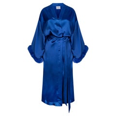 Blauer Kimono aus italienischem Seiden-Satin mit Kunstpelz von Verheyen in Londoner Größe 