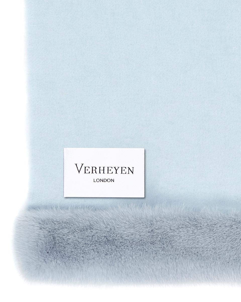 Verheyen London Cashmere Mink Fur Trimmed Ice Blue Shawl Scarf  -  Brand New 

Verheyen London’s shawl is spun from the finest Scottish woven cashmere and finished with the most exquisite dyed mink. Its warmth envelopes you with luxury, perfect for
