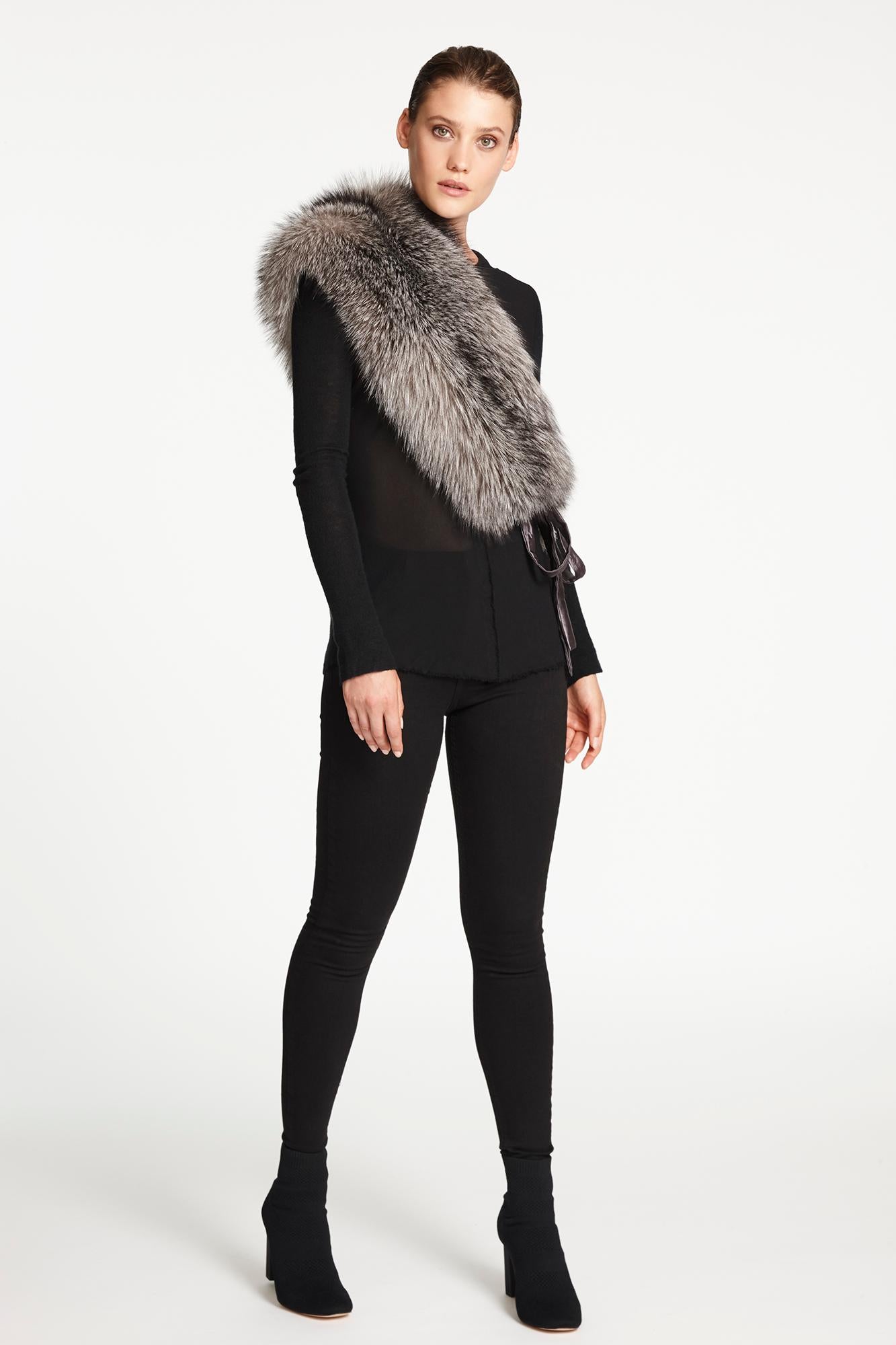 Blau gebeizte Stola mit mattiertem Fuchspelz und Seidenfuchs-Futter und Kette vonheyen London 8