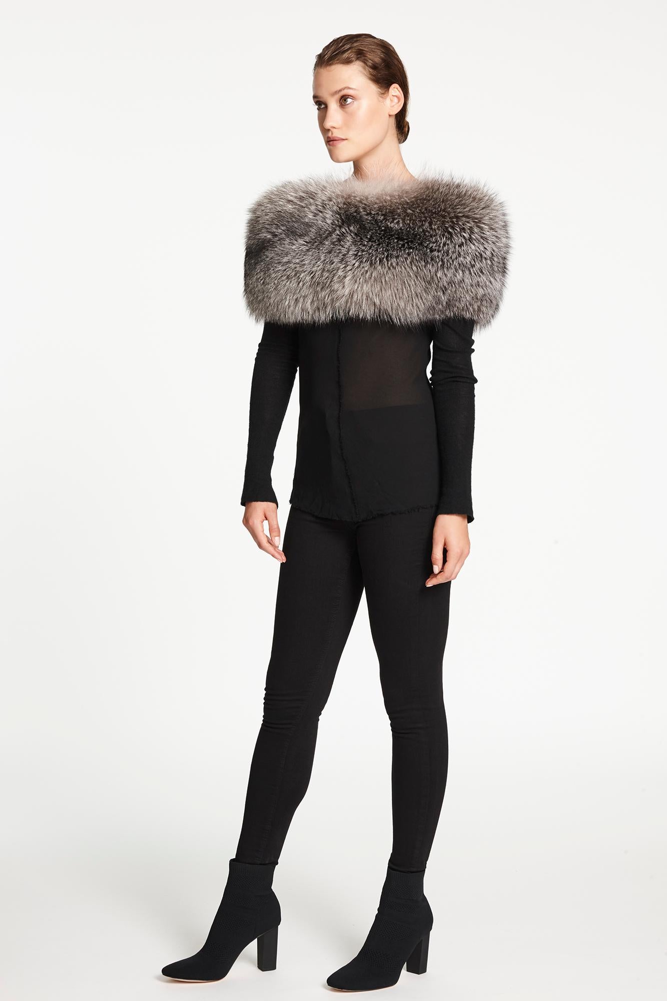 Blau gebeizte Stola mit mattiertem Fuchspelz und Seidenfuchs-Futter und Kette vonheyen London 4