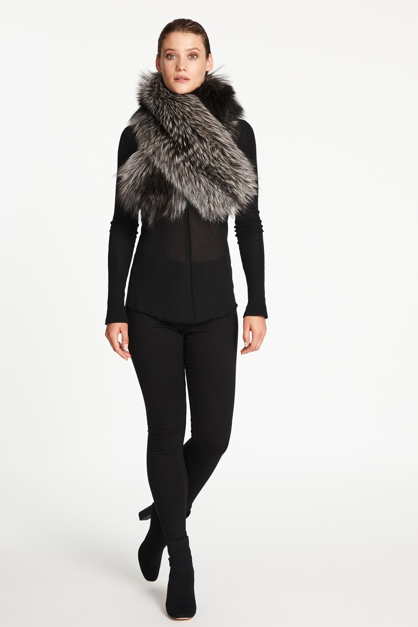 Verheyen London Chained Stole in Metallic Silver Fox Fur with Chain 6 ways  9