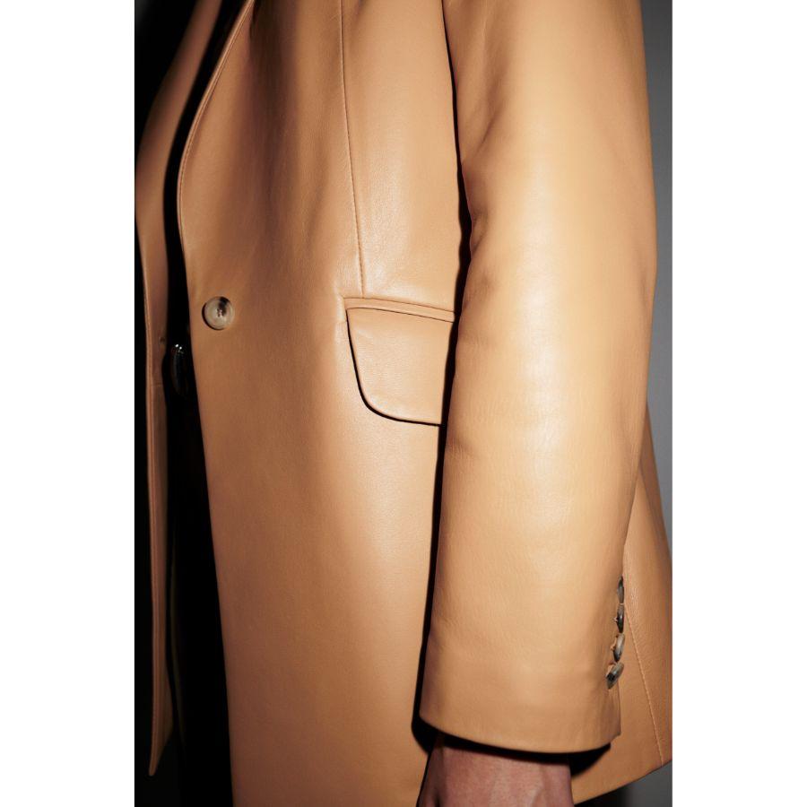 Brown Verheyen London Chesca Oversize Blazer in Camel Leather, Size 10 For Sale