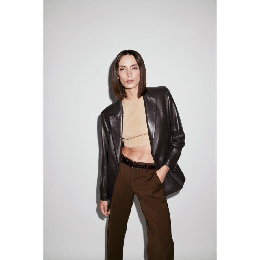 Verheyen London Chesca Oversize Blazer in Dark Chocolate, Size 10

Handmade in London, made with lamb leather this luxury item is an investment piece to wear for a lifetime.  Made with an oversize fit, its ideal for wearing with a jumper for