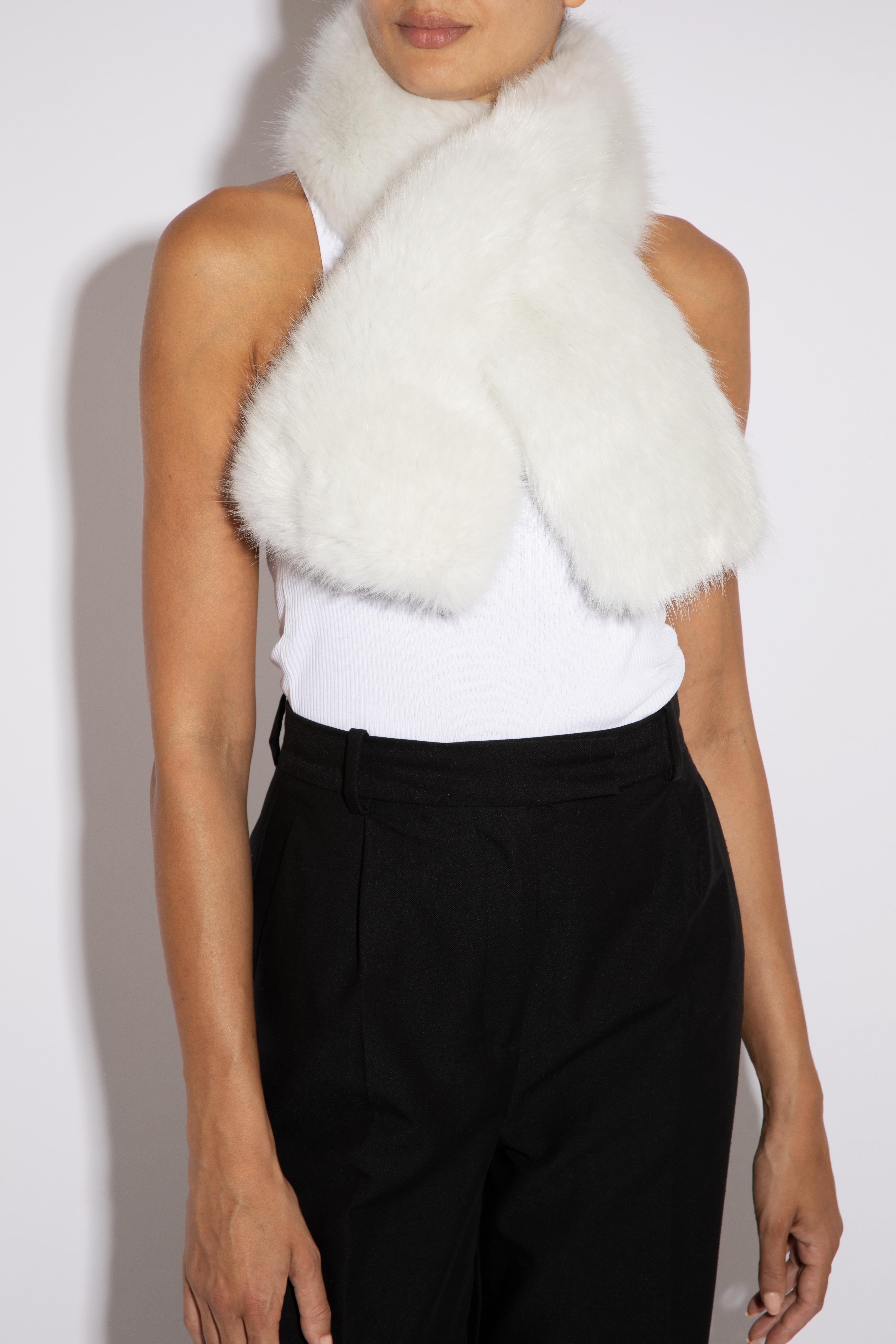 Women's Verheyen London Cross-through Faux Fur Collar in White For Sale