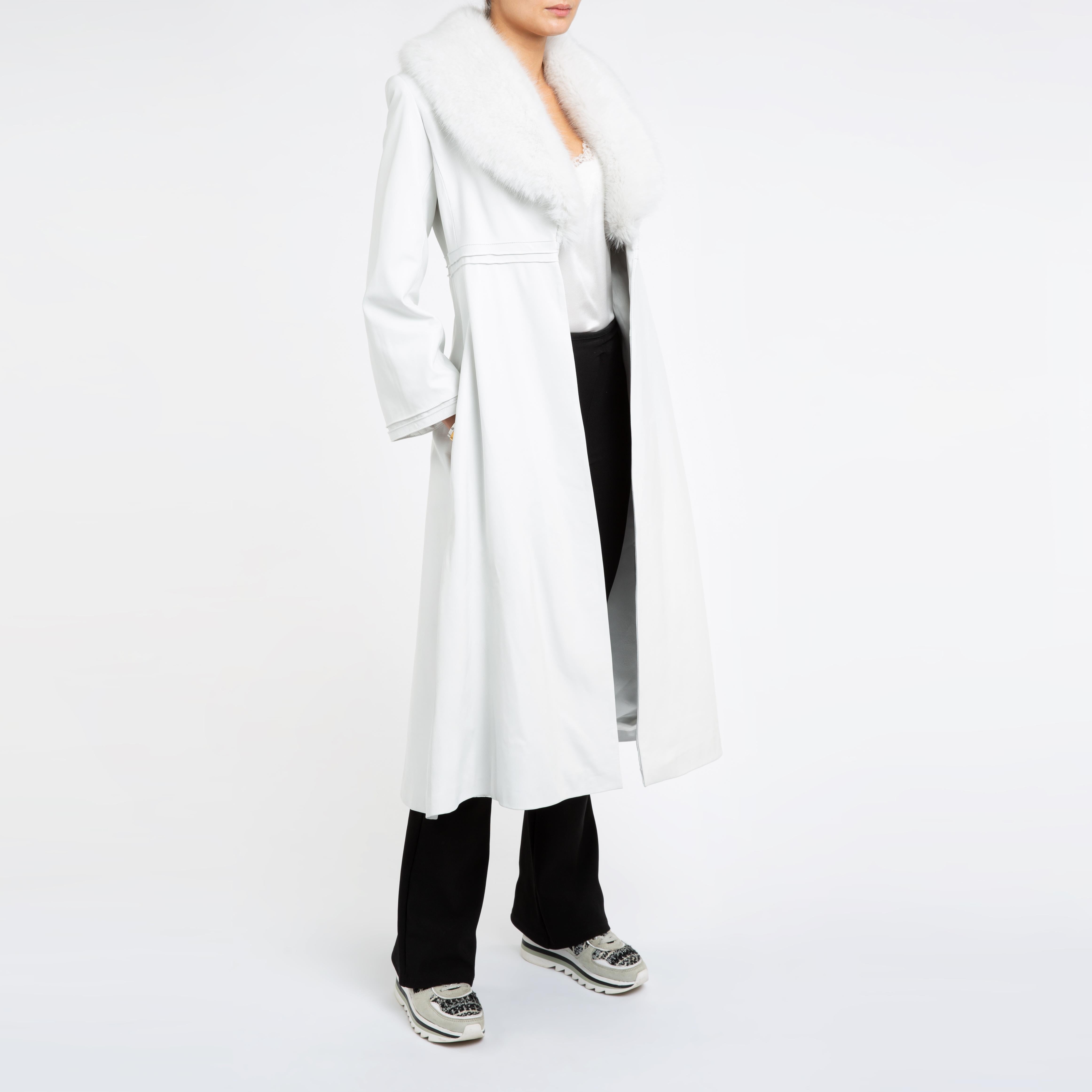 Verheyen London Edward Leather Coat in White with Faux Fur - Size uk 8 

The Edward Leather Coat created by Verheyen London is a romantic design inspired by the 1970s and Edwardian Era of Fashion.  A timeless design to be be worn for a lifetime and