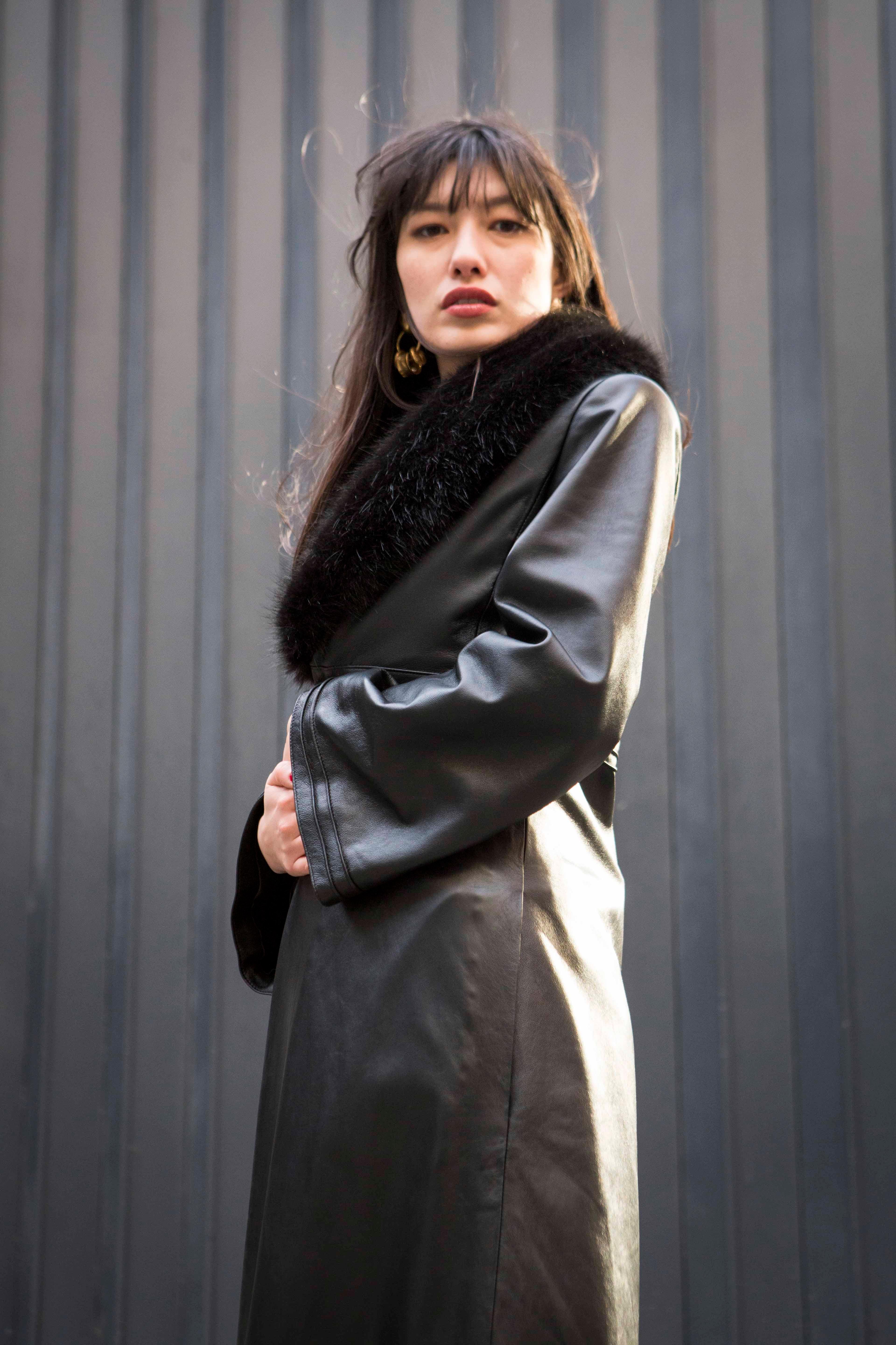 Women's Verheyen London Edward Leather Coat with Faux Fur Collar in Black - Size uk 12 For Sale