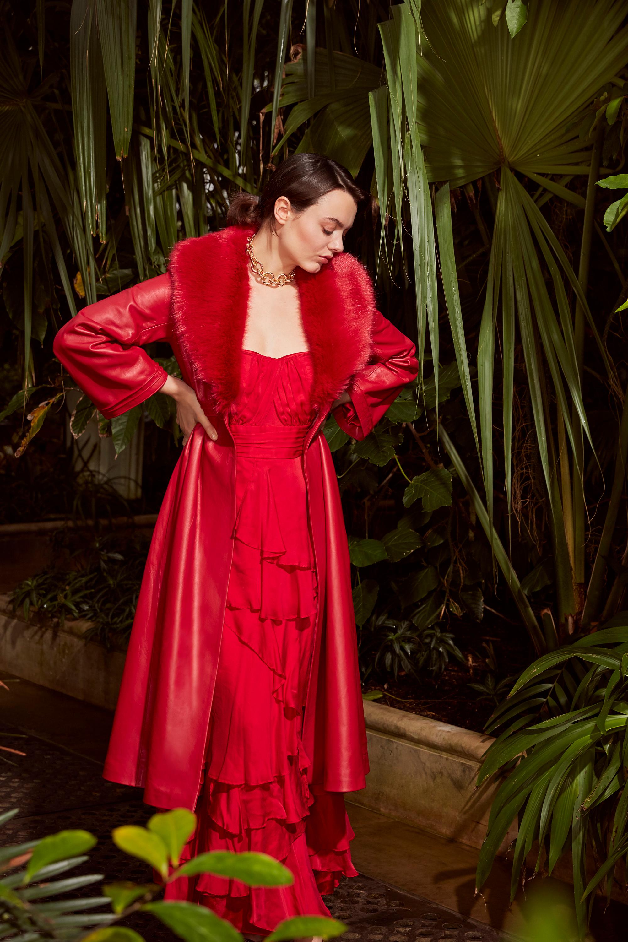 Manteau Edward en cuir avec col en fausse fourrure rouge Verheyen London, Taille UK 12 Pour femmes en vente