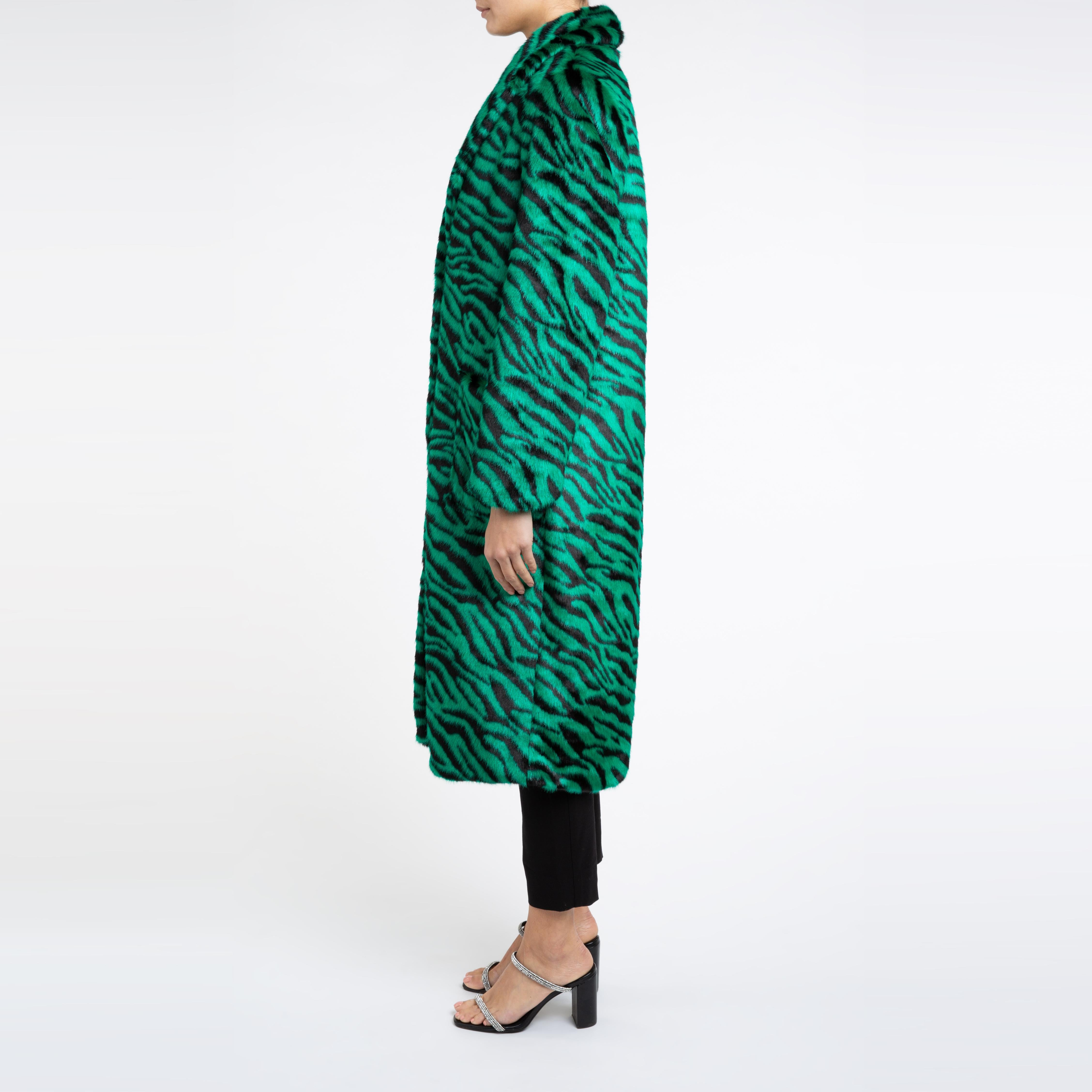 Esmeralda Faux Fur Coat in Emerald Green Zebra Print size uk 10 

A coat for dressing up and down with jeans or a dress and to keep you cosy for the cold weather. 
This longline design is flattering and easy to wear with jumpers etc with its relaxed