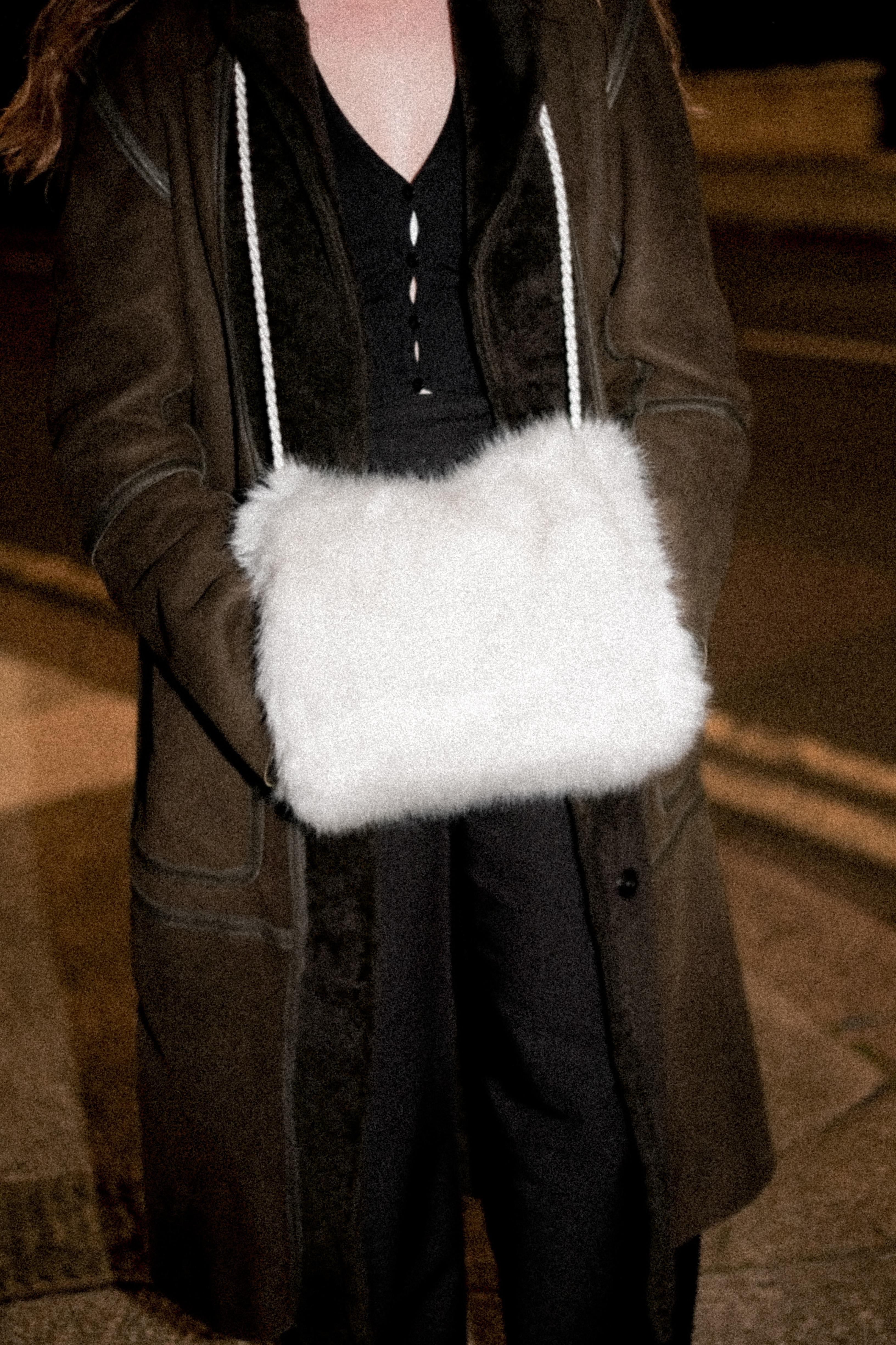 Women's Verheyen London Faux fur Muff Bag in White For Sale