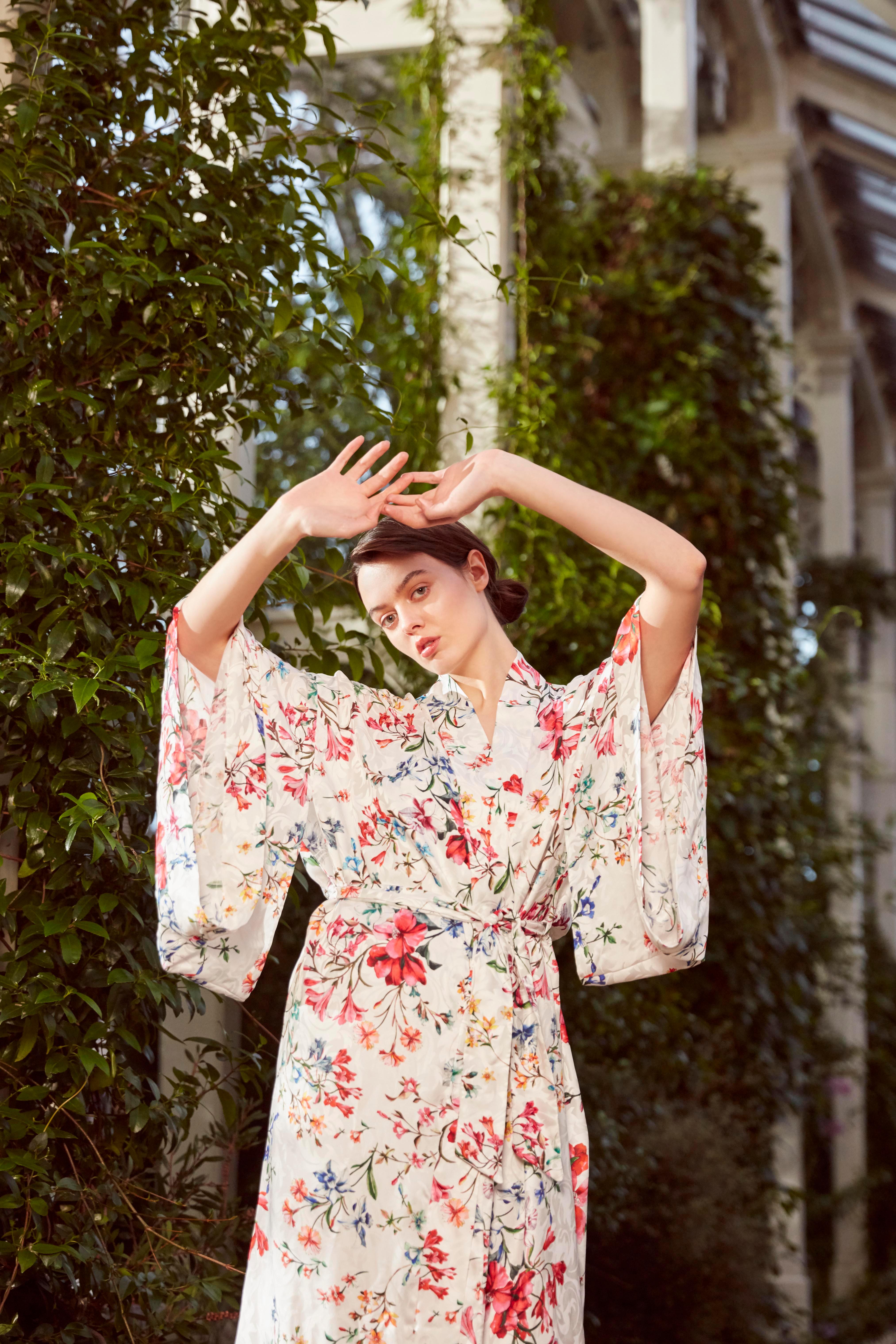 Verheyen London Flower Kimono dress in Italian Silk Satin - One Size 

The Verheyen London Kimono is the perfect dress for evening wear or coat dress to wear with a pair of jeans and heels in the evening.  
Handmade in London, made with 100% Italian