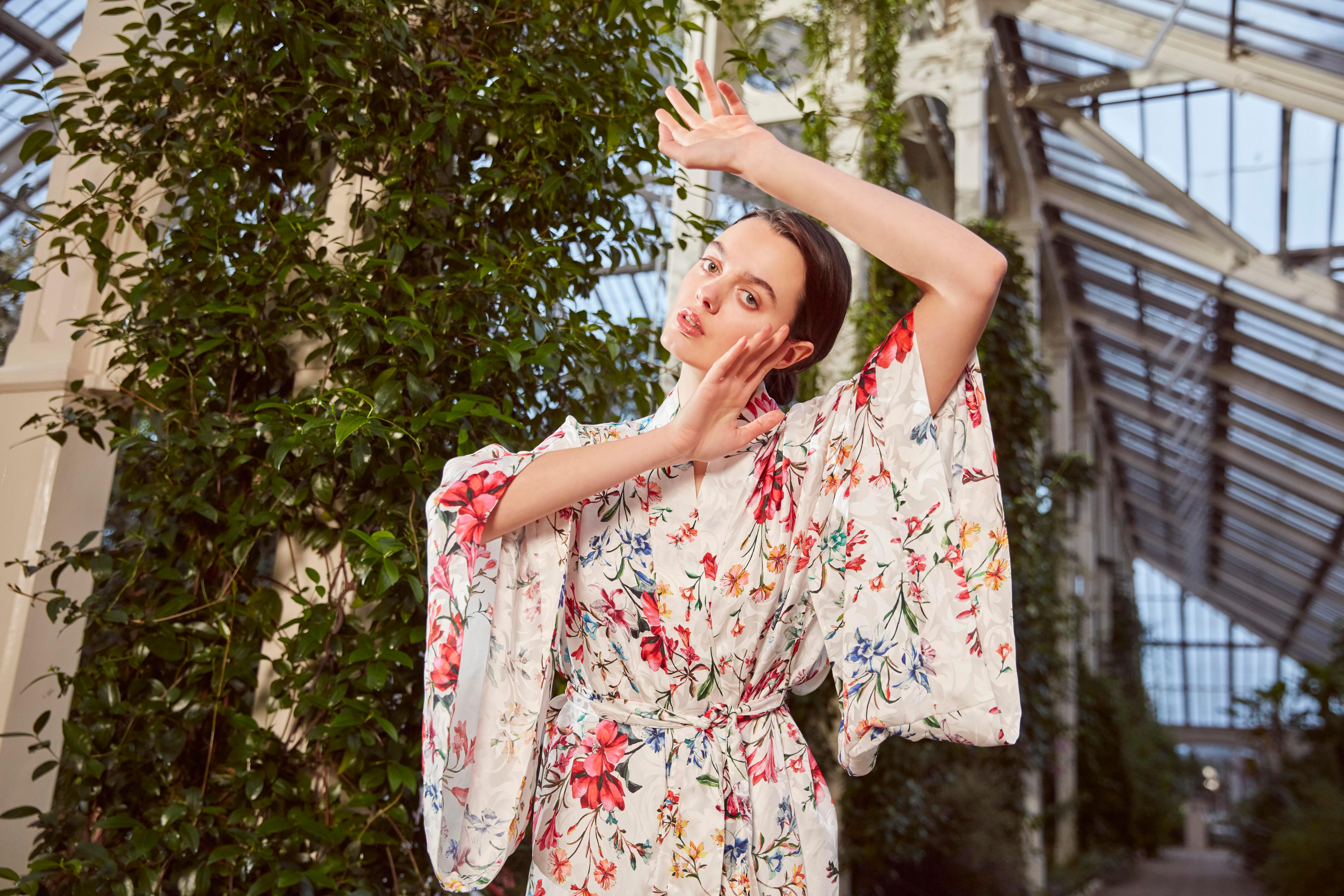 Verheyen London Flower Kimono dress in Italian Silk Satin - One Size  For Sale 1