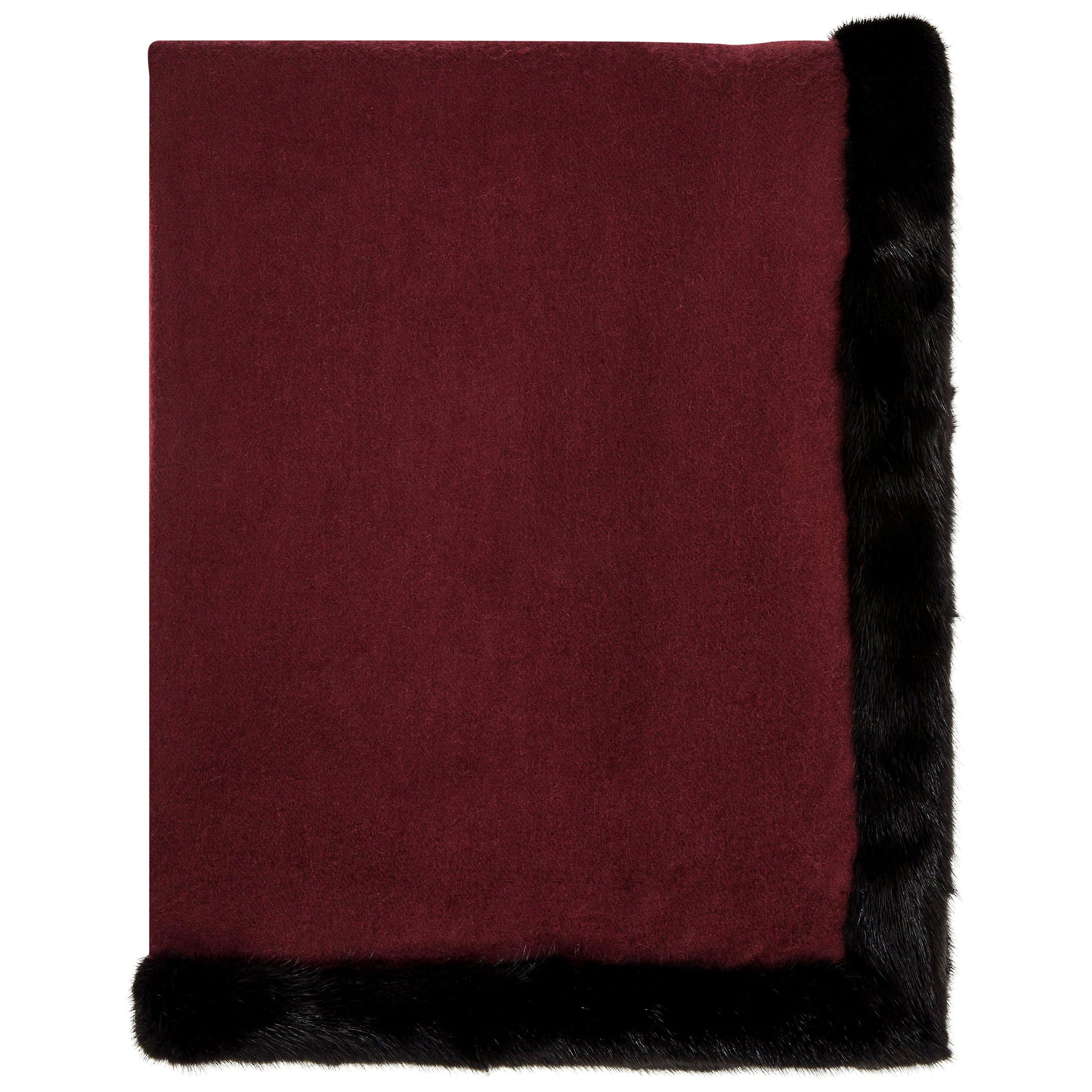 Verheyen London Chal de cachemira negro y burdeos con ribete de piel de visón hecho a mano en venta