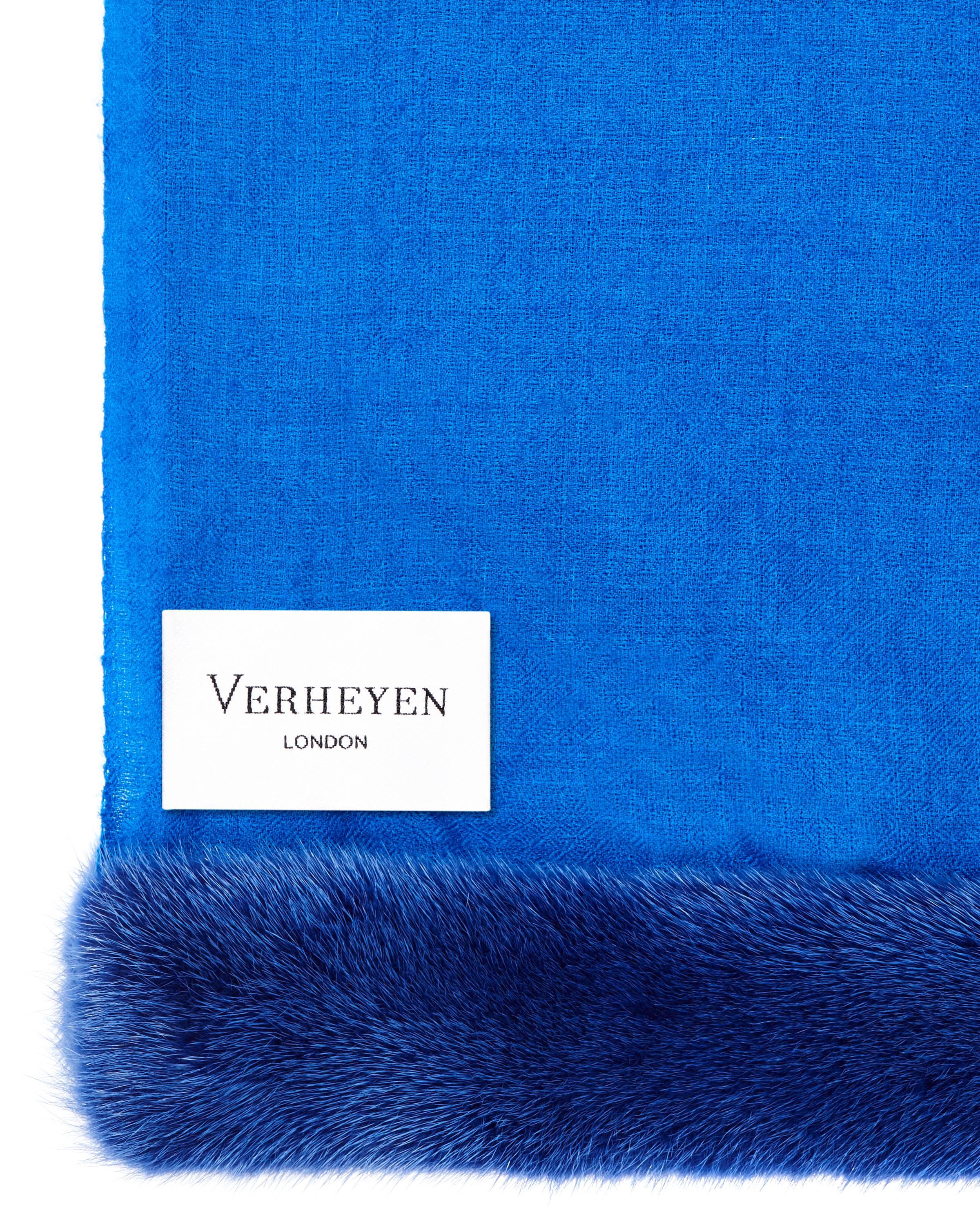 Verheyen London Handwoven Mink Fur Trimmed Cashmere Shawl in Blue - Brand New 

Verheyen London’s shawl is spun from the finest lightweight handwoven cashmere from Kashmir and finished with the most exquisite dyed mink. Its warmth envelopes you with