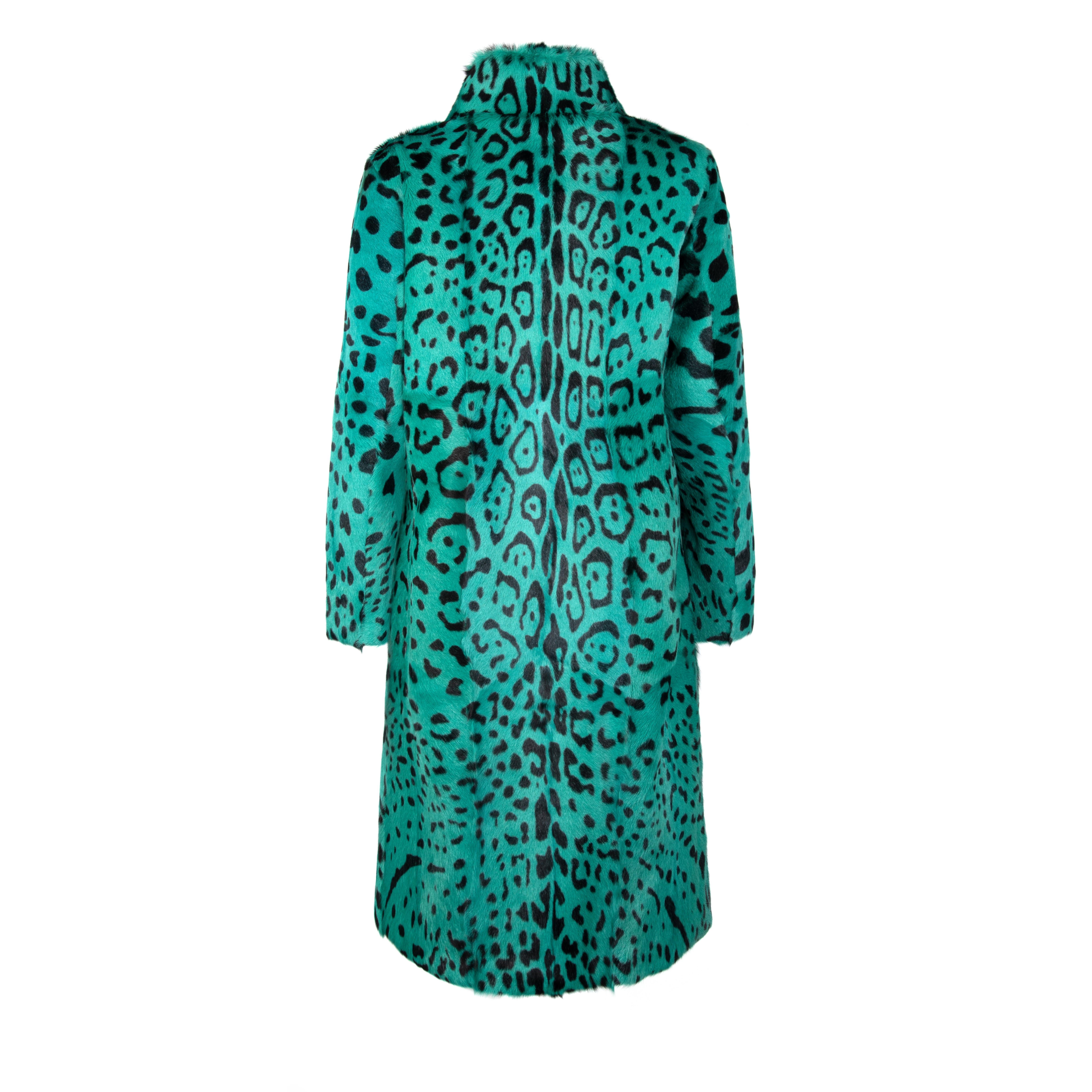 Verheyen London High Collar Green Leopard Print Coat Goat Hair Fur Size uk 10

This Leopard print coat is Verheyen London’s classic staple for effortless style and glamour.   Verheyen London is a luxury brand who specialises in outerwear that will