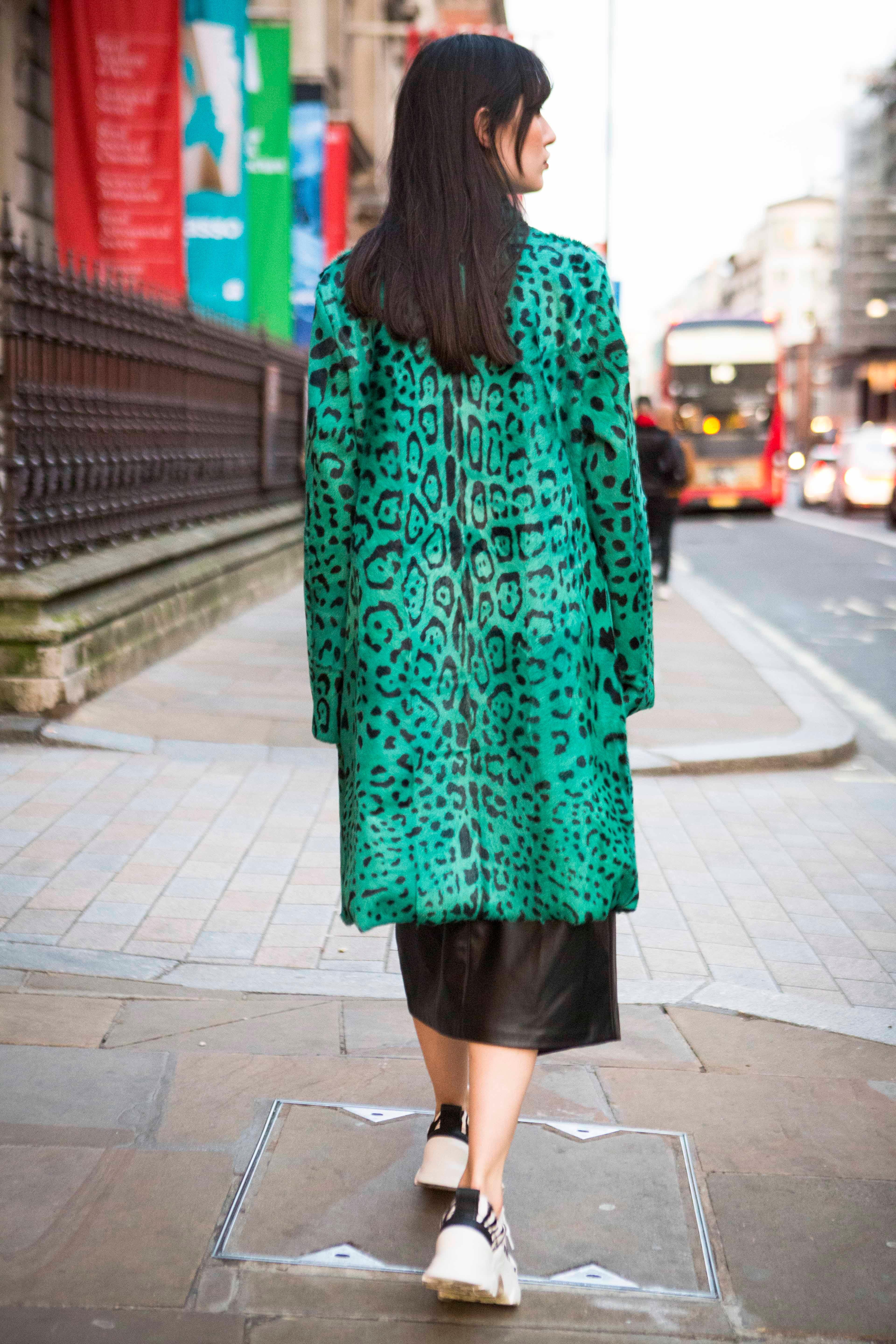 Vert Verheyen London Manteau à col haut vert imprimé léopard en fourrure de chèvre, Taille UK 12 en vente
