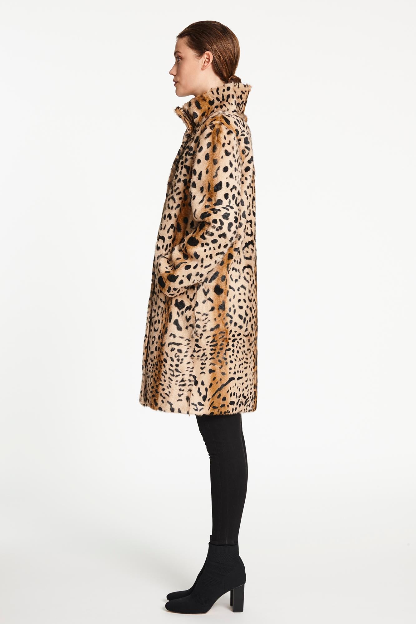 Verheyen London Manteau à col haut vert imprimé léopard en fourrure de chèvre, Taille UK 12 en vente 3