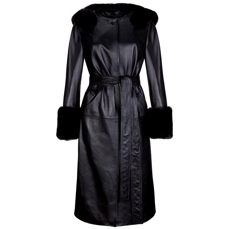 Louis Vuitton Paris Mink Collar Ladies Black Wool Coat Size 38 US Size 6  For Sale at 1stDibs