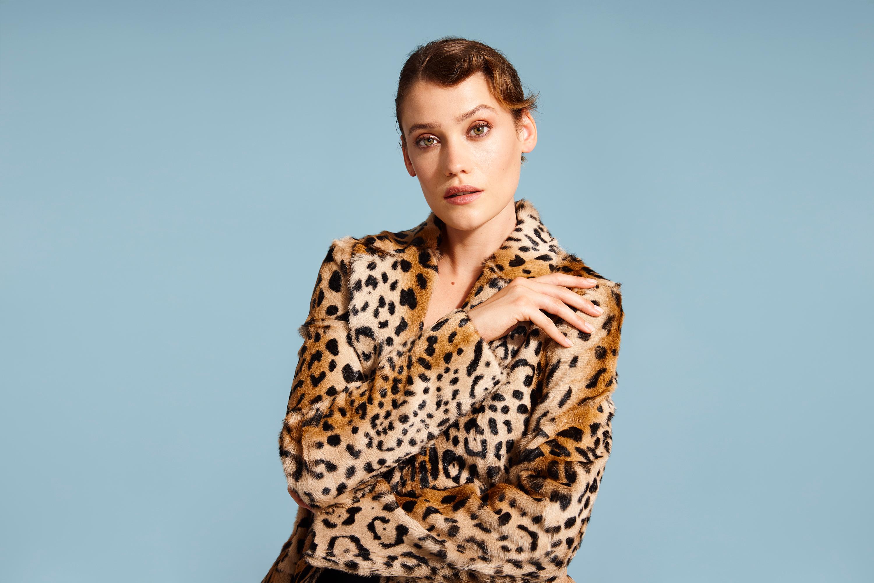 Verheyen London Tintenblauer Mantel mit Leopardenmuster aus Ziegenhaarpelz UK 10  im Angebot 5