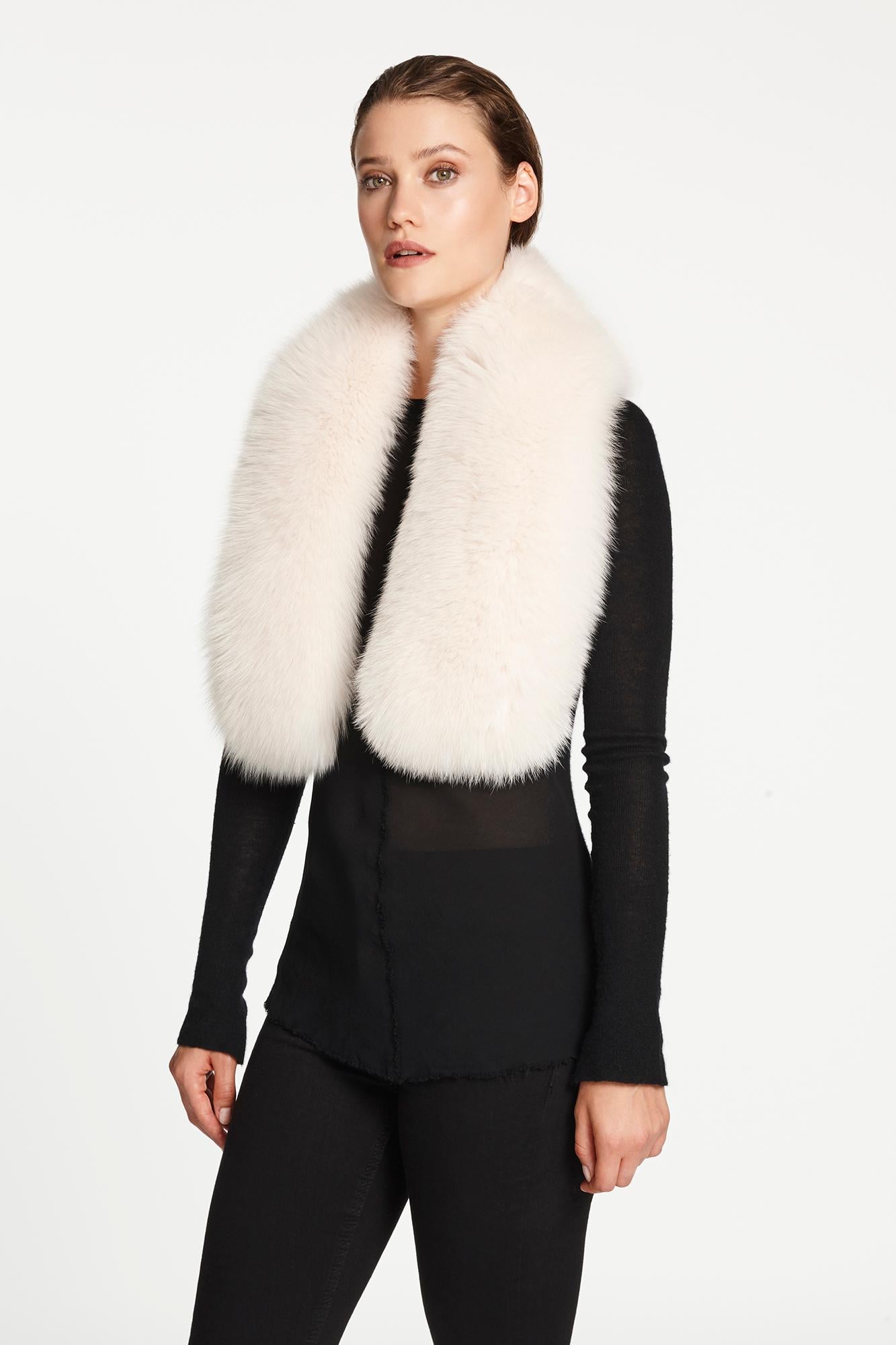 Women's or Men's Verheyen London Lapel Cross-through Collar in Pearl White Fox Fur Brand New 