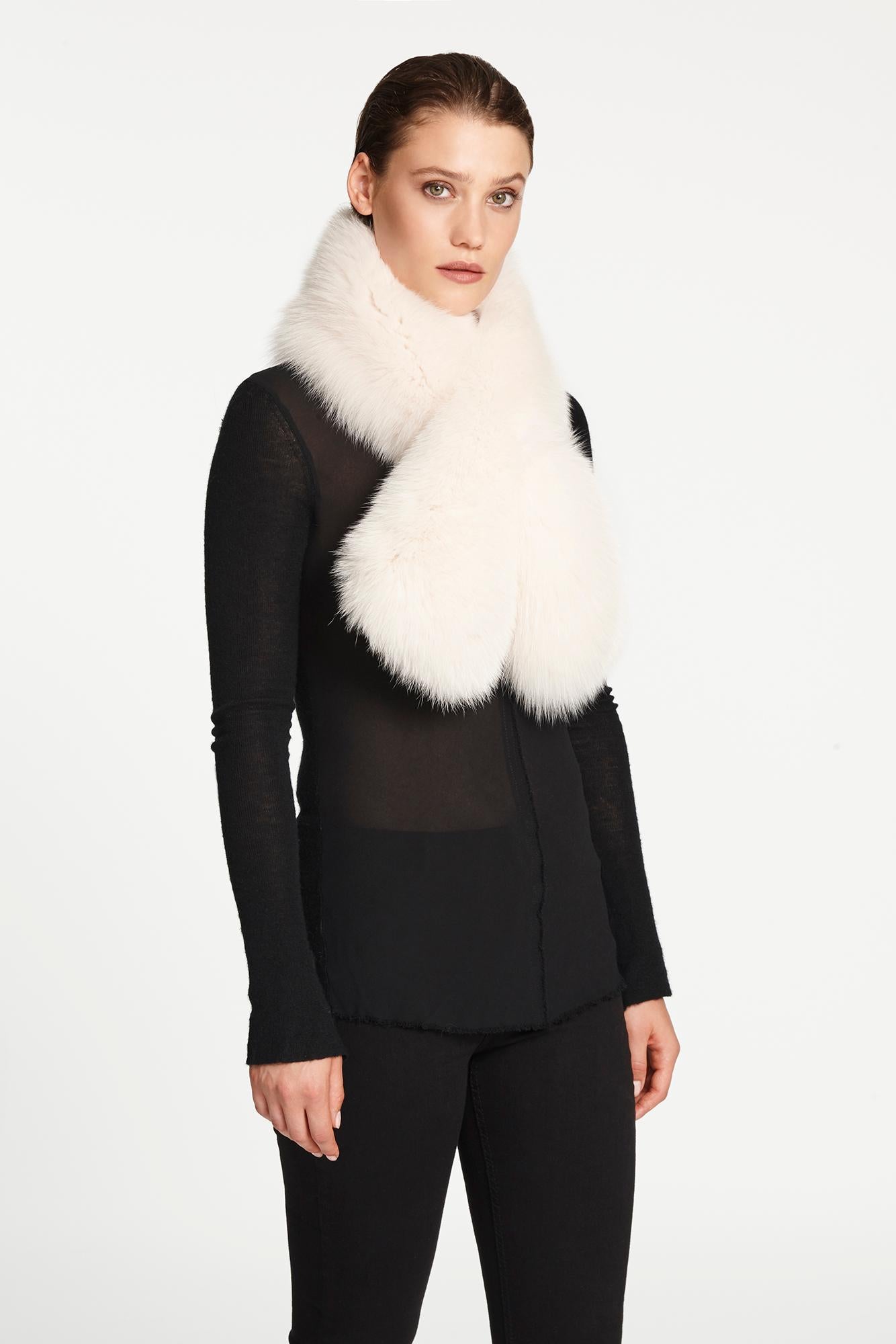 Women's or Men's Verheyen London Lapel Cross-through Collar in Pearl White Fox Fur - Brand New 