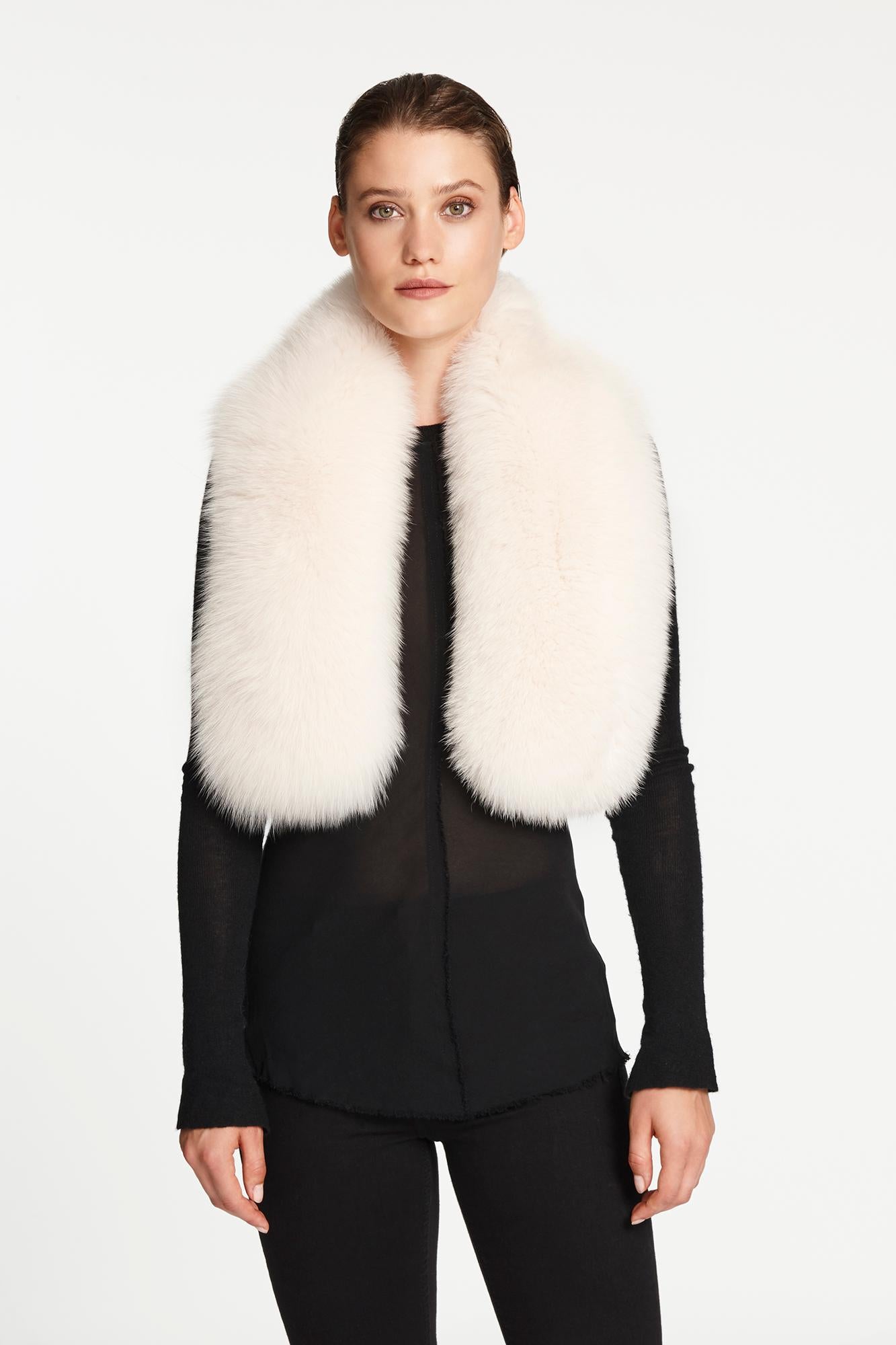 Verheyen London Lapel Cross-through Collar in Pearl White Fox Fur - Brand New  1