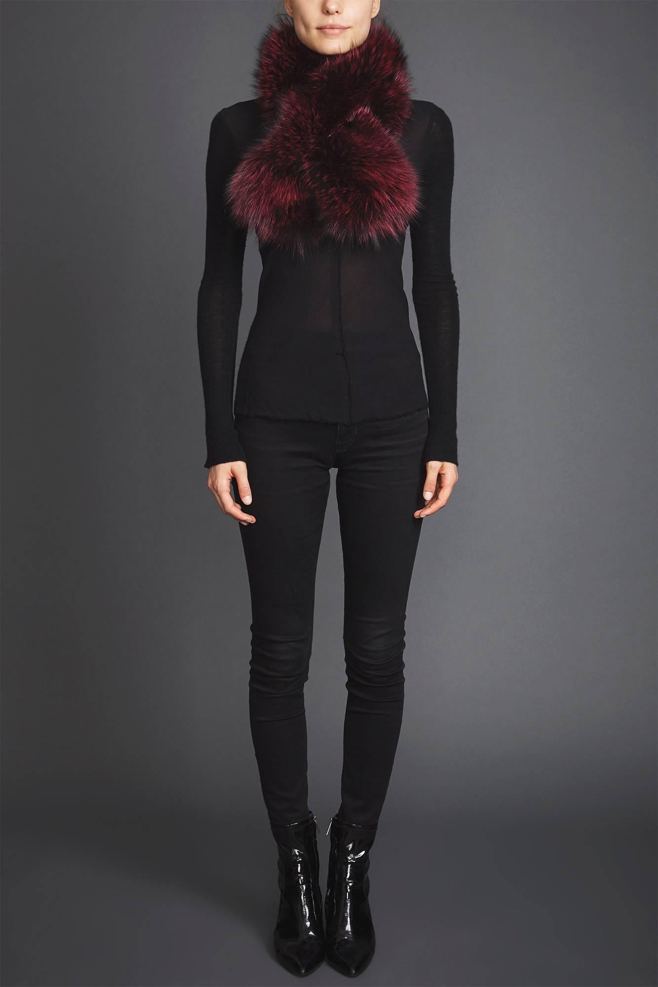 Verheyen London Lapel Cross-through Collar in Soft Ruby Fox Fur - Brand New (RRP Price)

The Lapel Cross-through Collar is Verheyen London’s casual everyday design, which is perfectly shaped to wear over any outfit. Designed for layering, this