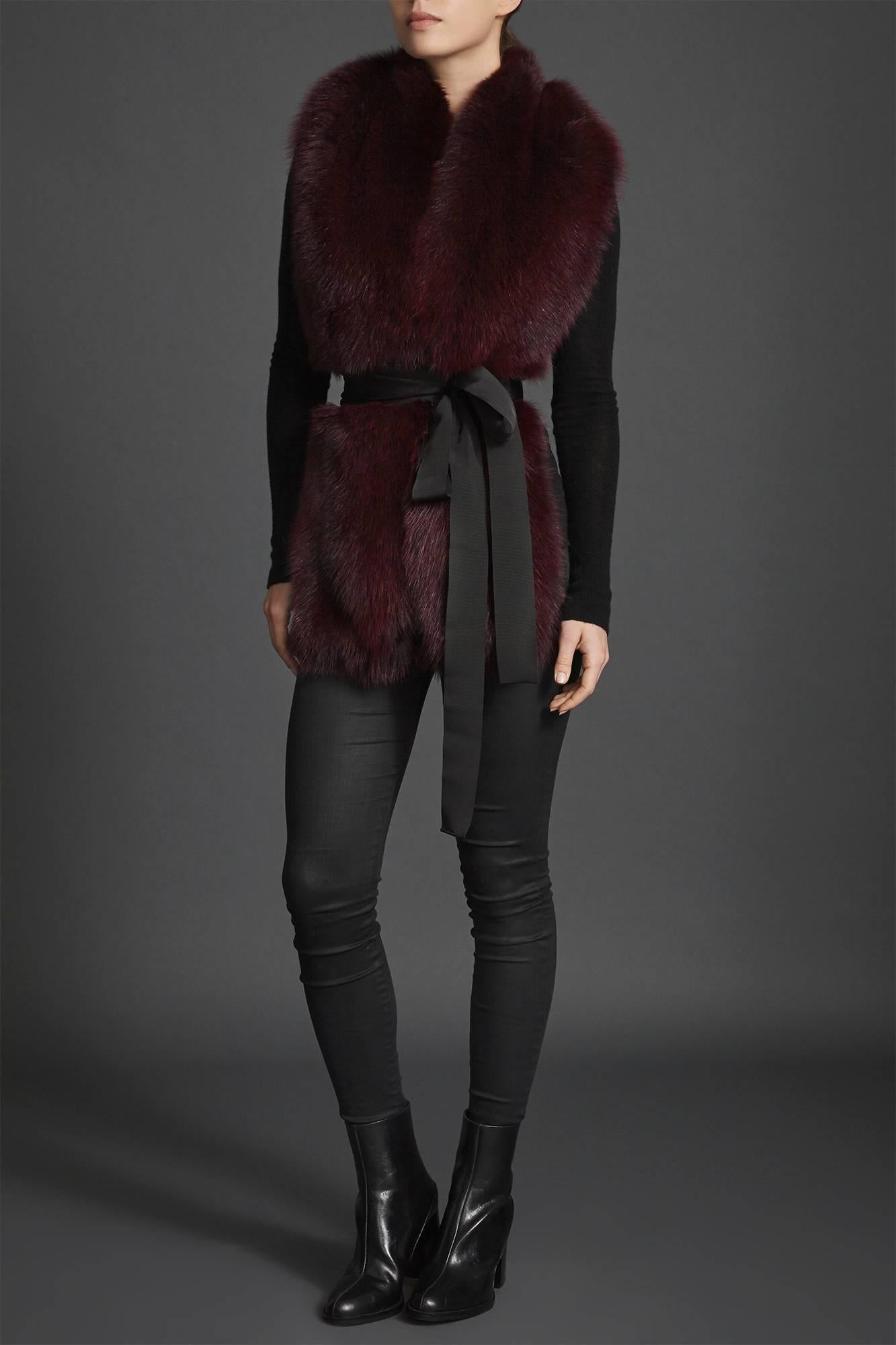 Verheyen London Legacy Stole Scarf in Garnet Burgundy Fox Fur with Belt 

The Legacy Stole is Verheyen London’s versatile design to be worn from day to night. Crafted in the finest dyed fox fur and lined in coloured silk satin.  A structured design