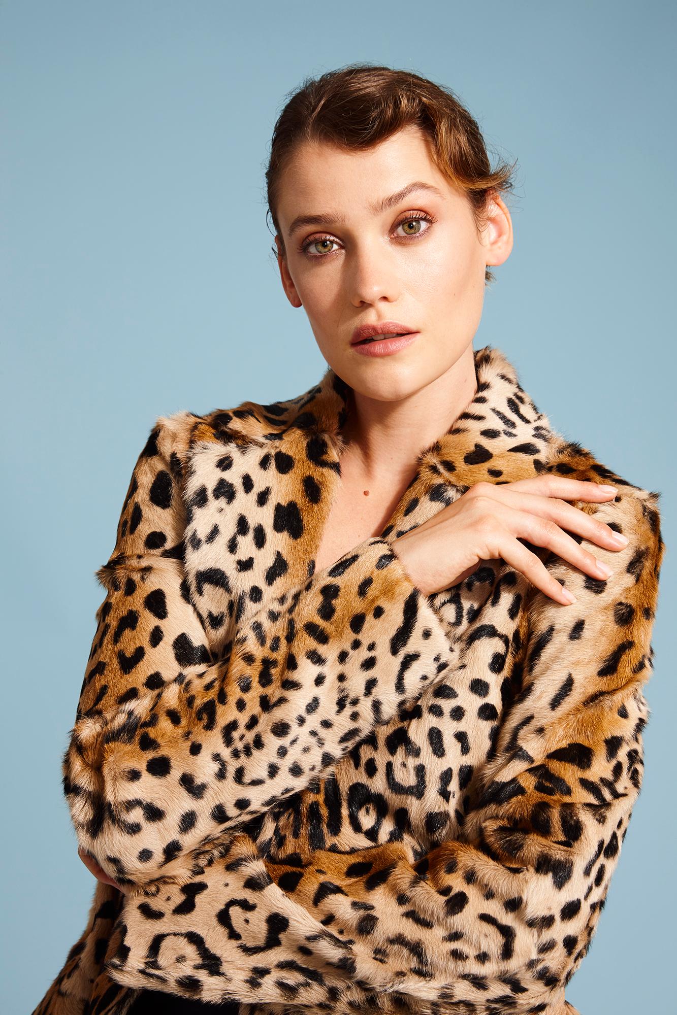 Verheyen London - Manteau imprimé léopard en fourrure de chèvre rouge rubis GB 10 en vente 1