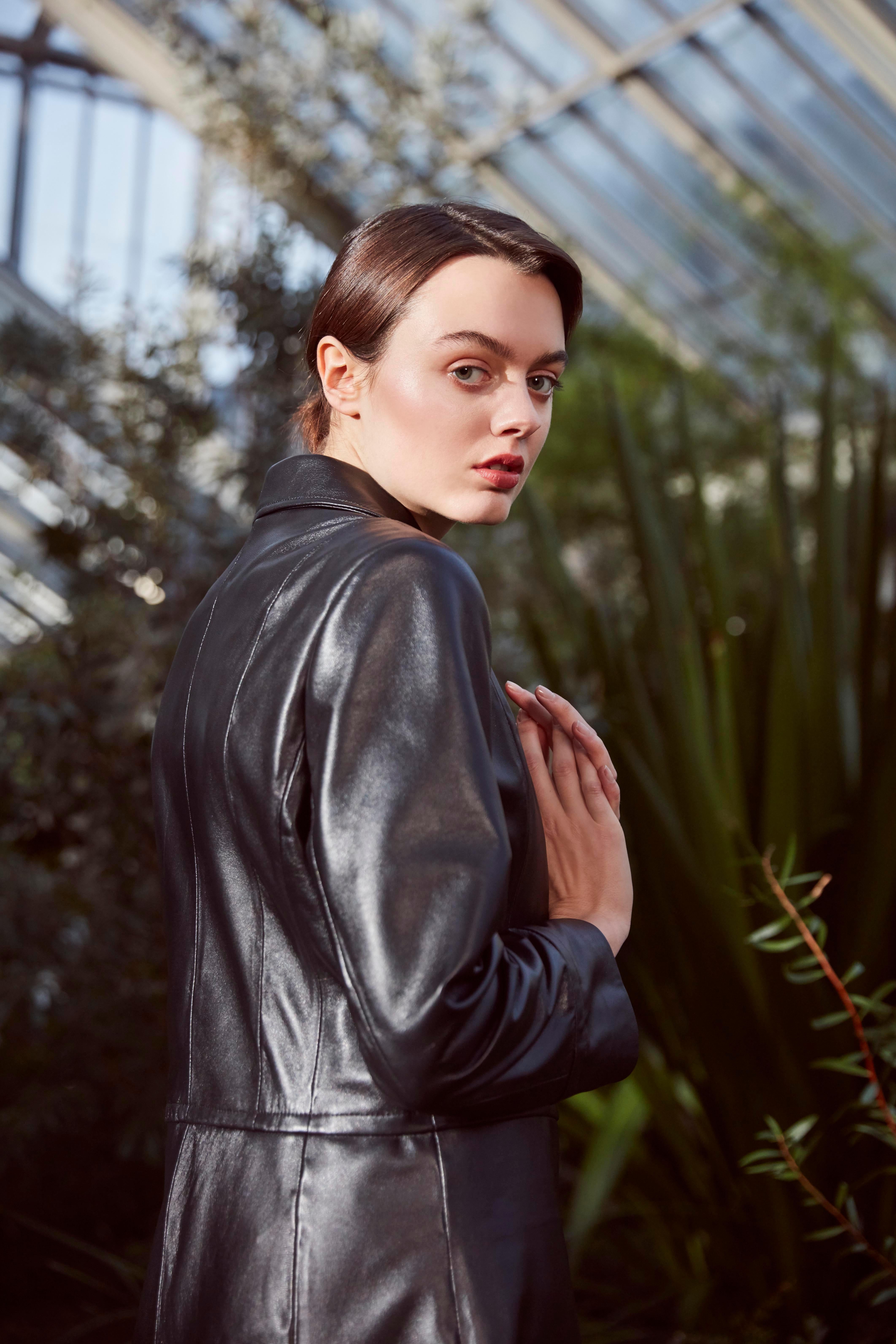 Noir Verheyen London Trench surdimensionné en cuir des années 70 en noir - Taille 12 en vente