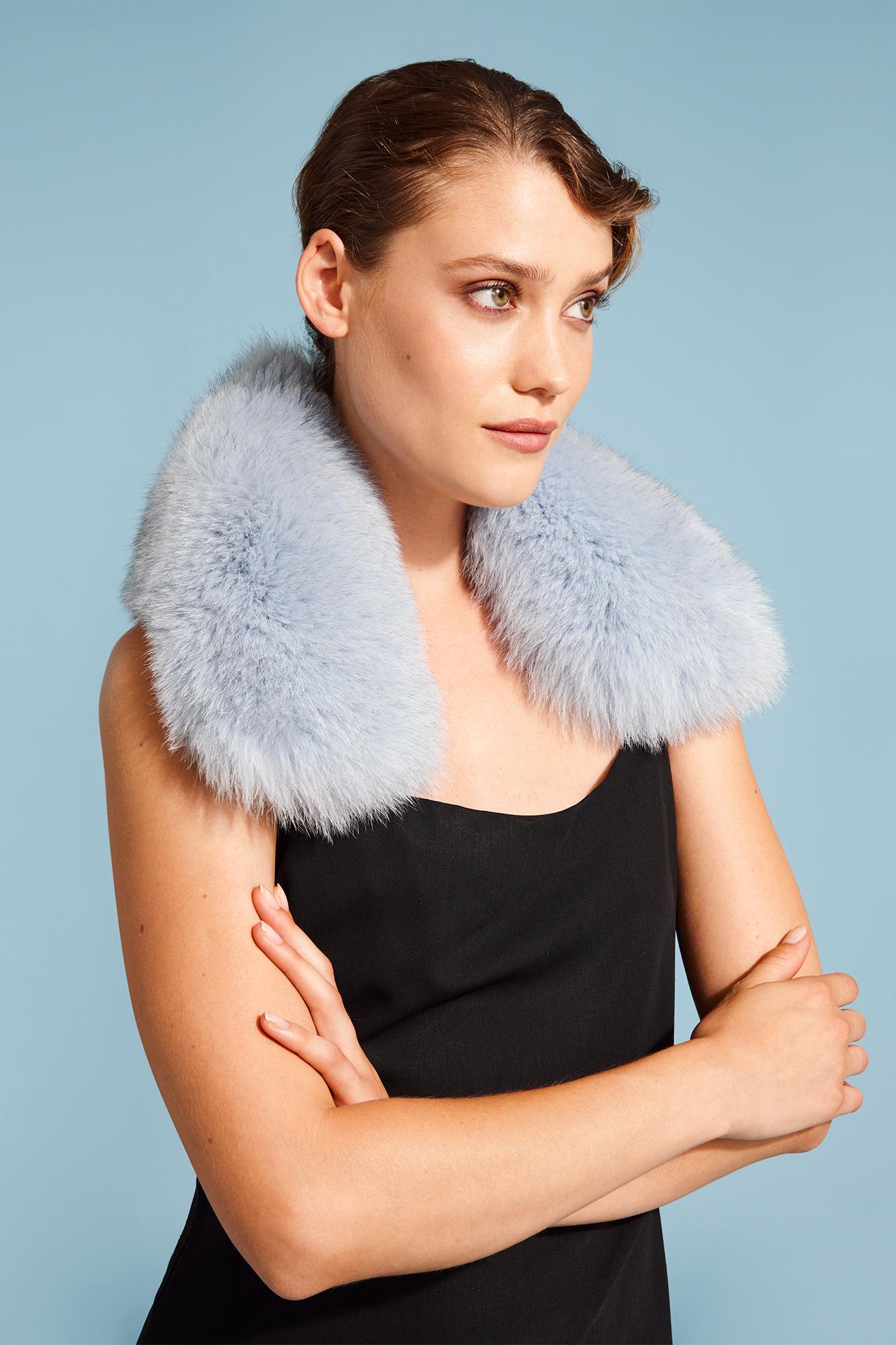 Verheyen London Peter Pan Collar in Iced Blue Fox Fur - Brand new 

The perfect Christmas gift which can be personally monogrammed on request.  The Peter Pan collar is Verheyen London’s classic staple for effortless style for casual wear.

To throw